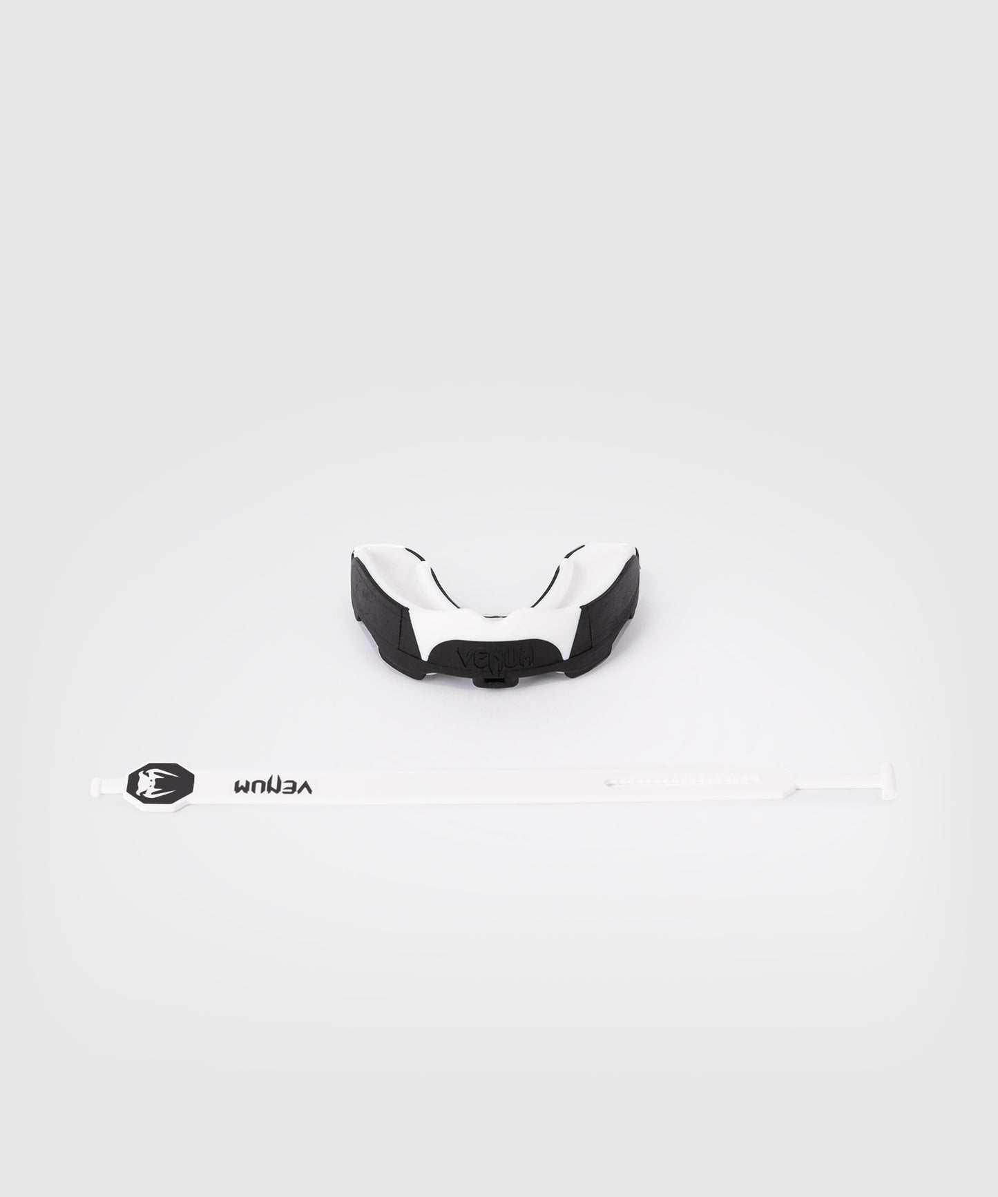 Venum Predator Protector Bucal Correa/Sin Correa – Negro/Blanco