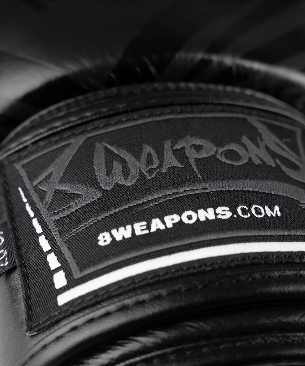 8 Weapons Shift Boxing Gloves - Black/Black