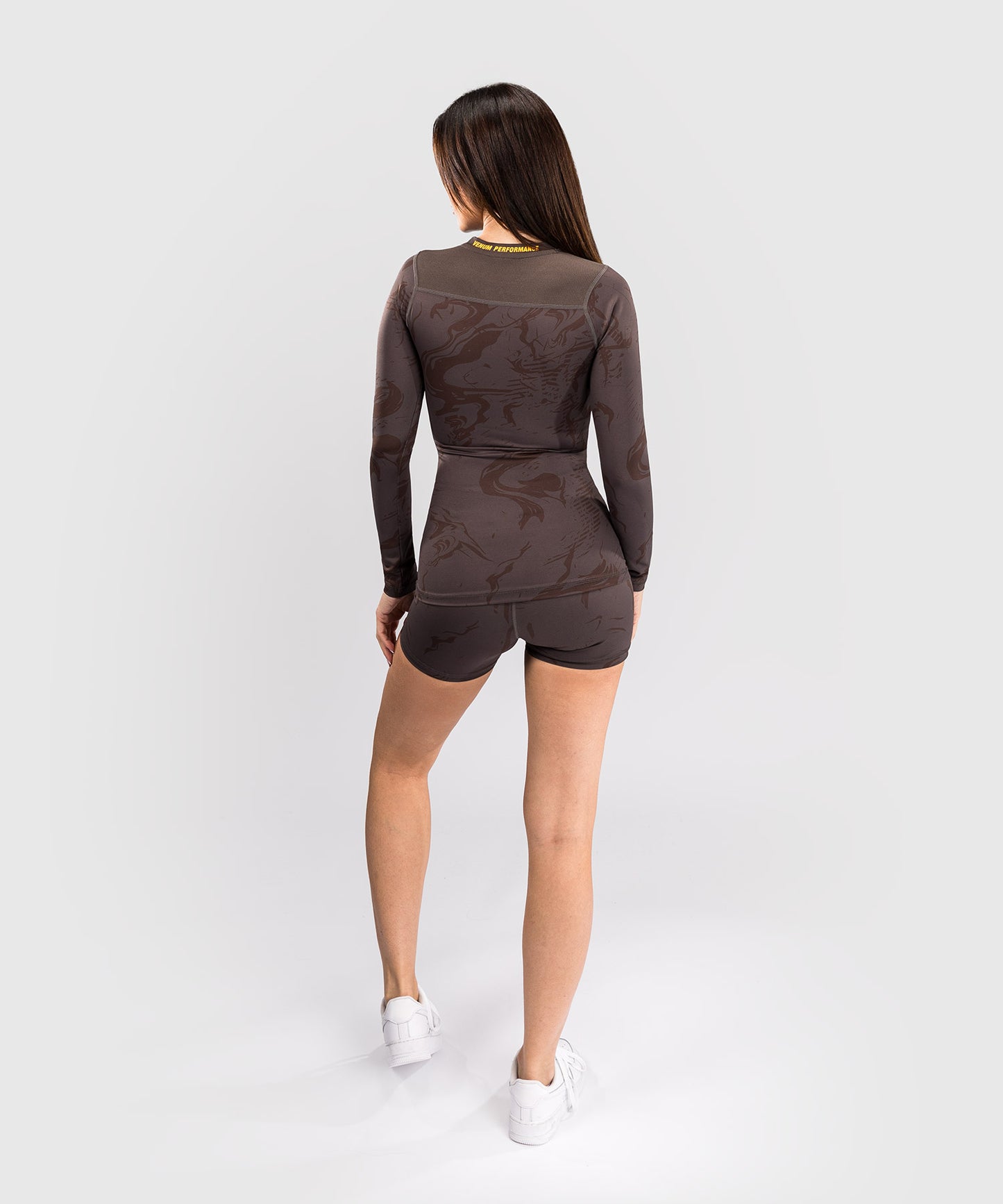 UFC Fusion by Venum Fight Week Rashguard de Manga Larga de Rendimiento para Mujer - Marrón tierra