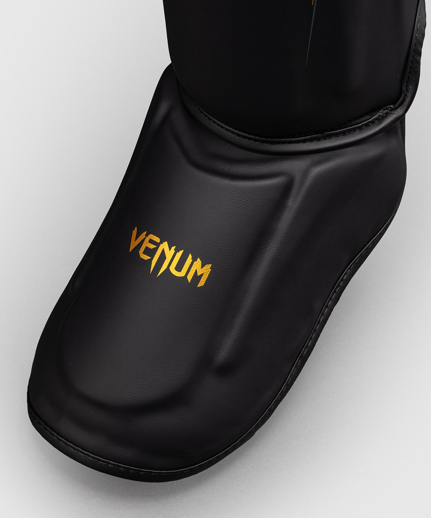 Venum Streamline Schienbeinschoner – Schwarz/Gold