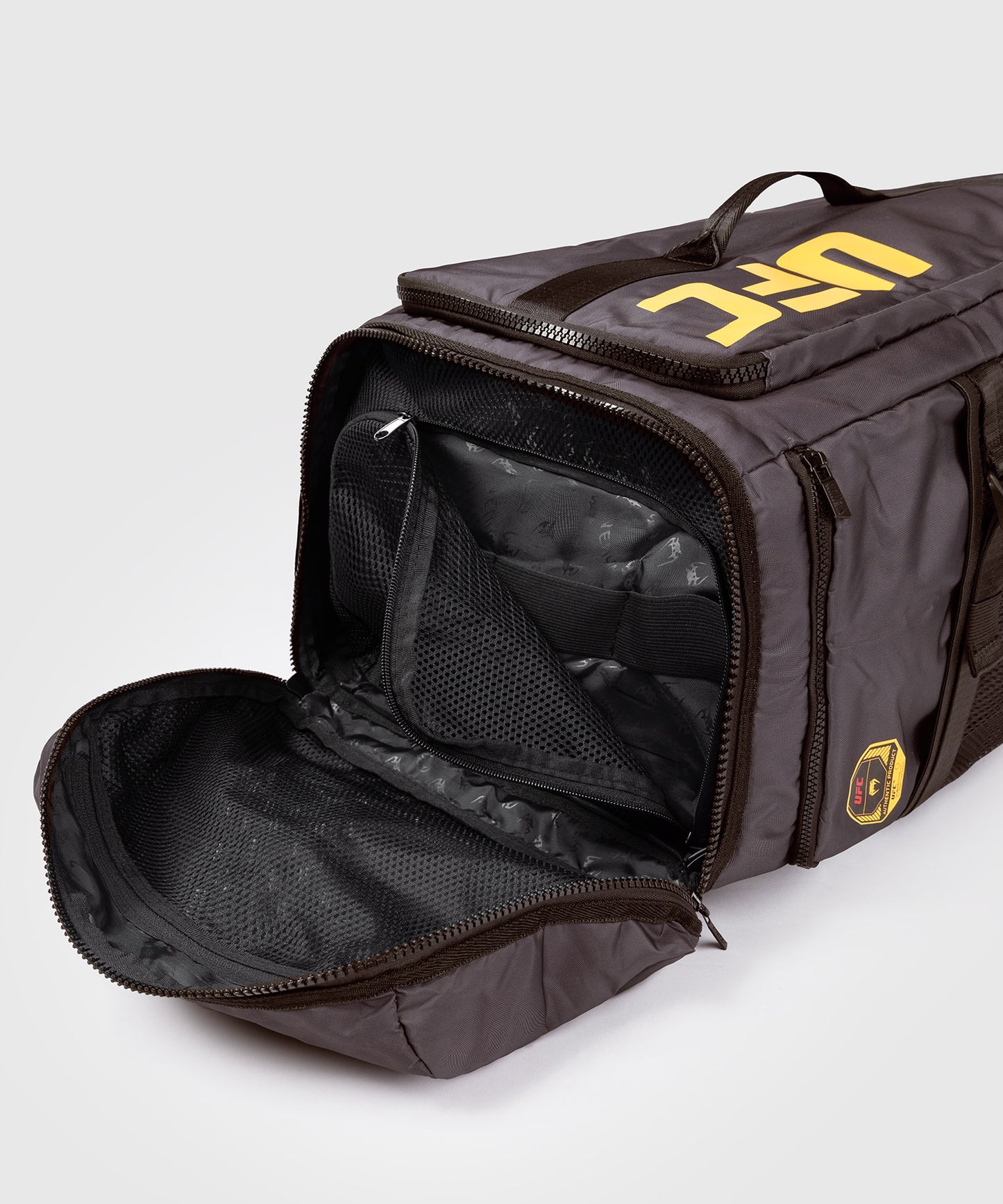 UFC Fusion by Venum Fight Week Duffel Bag - Aards Bruin