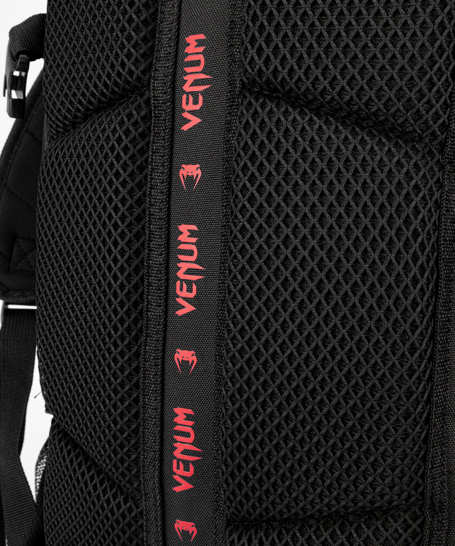 Venum Challenger Pro Evo Rucksack (20-25L) – Schwarz/Rot