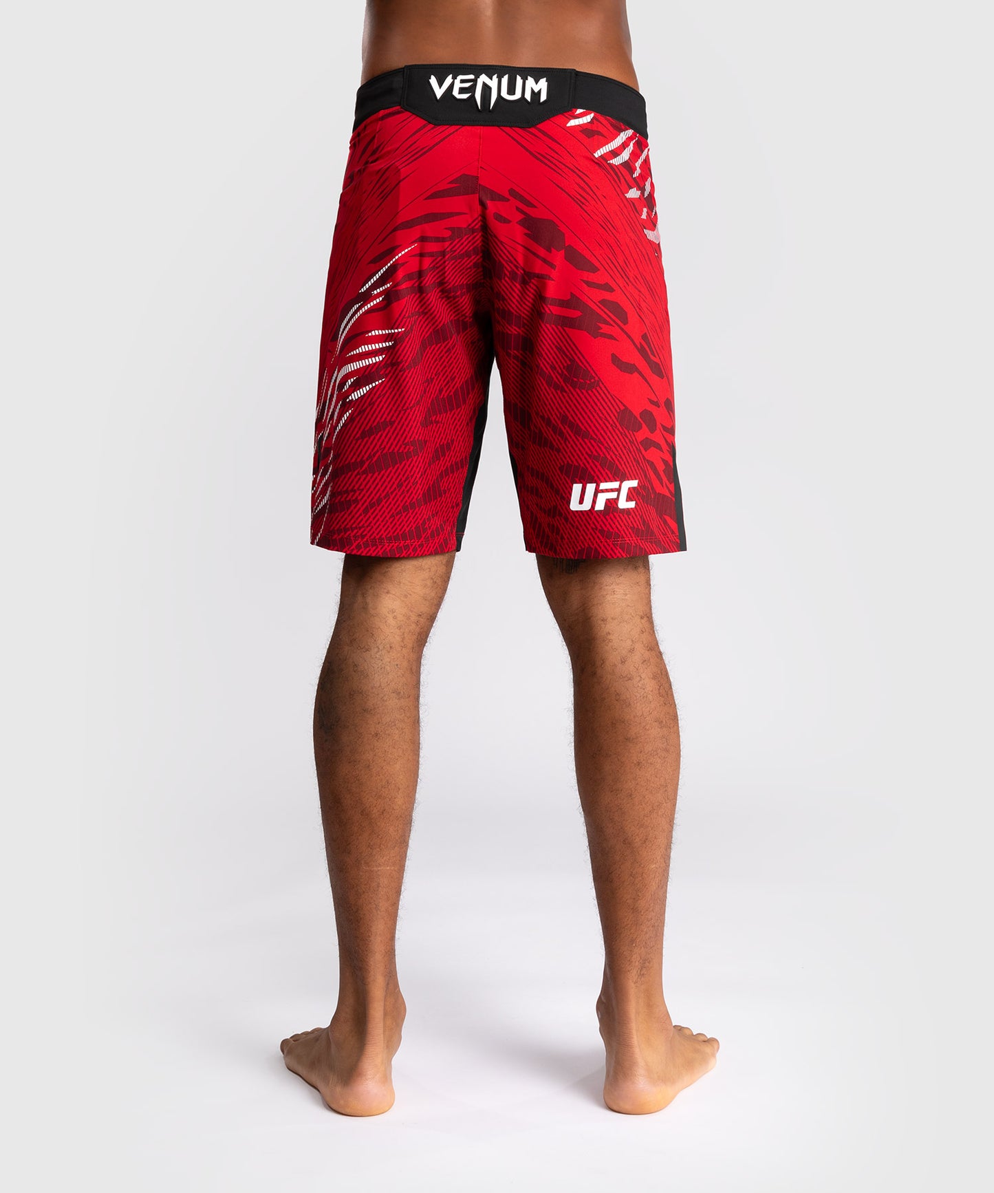 UFC Fusion by Venum Authentic Fight Night Shorts de Lucha para Hombre - Ajuste Largo - Rojo