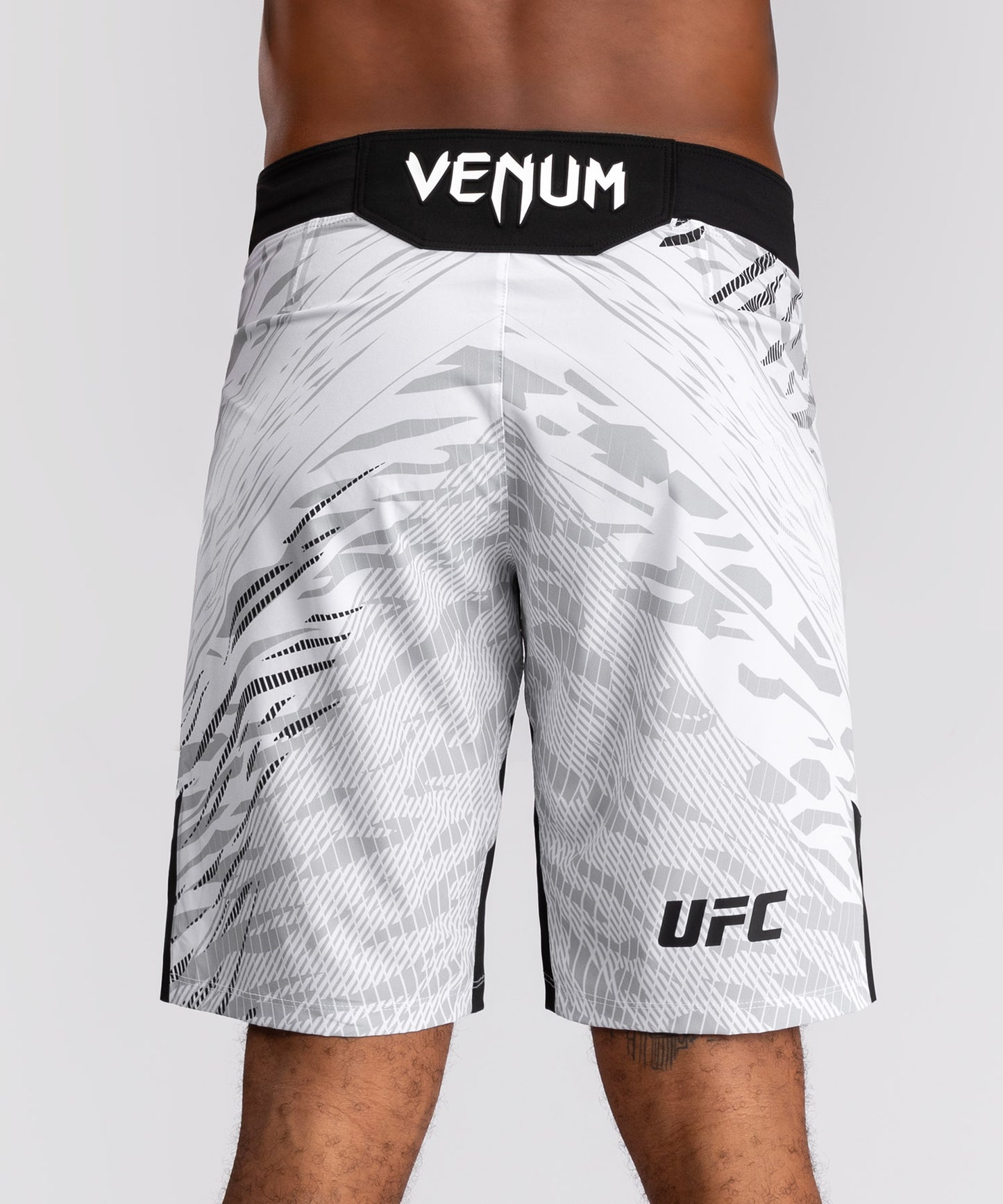 Shorts de Combat pour Hommes UFC Fusion by Venum Authentic Fight Night - Coupe Longue - Blanc