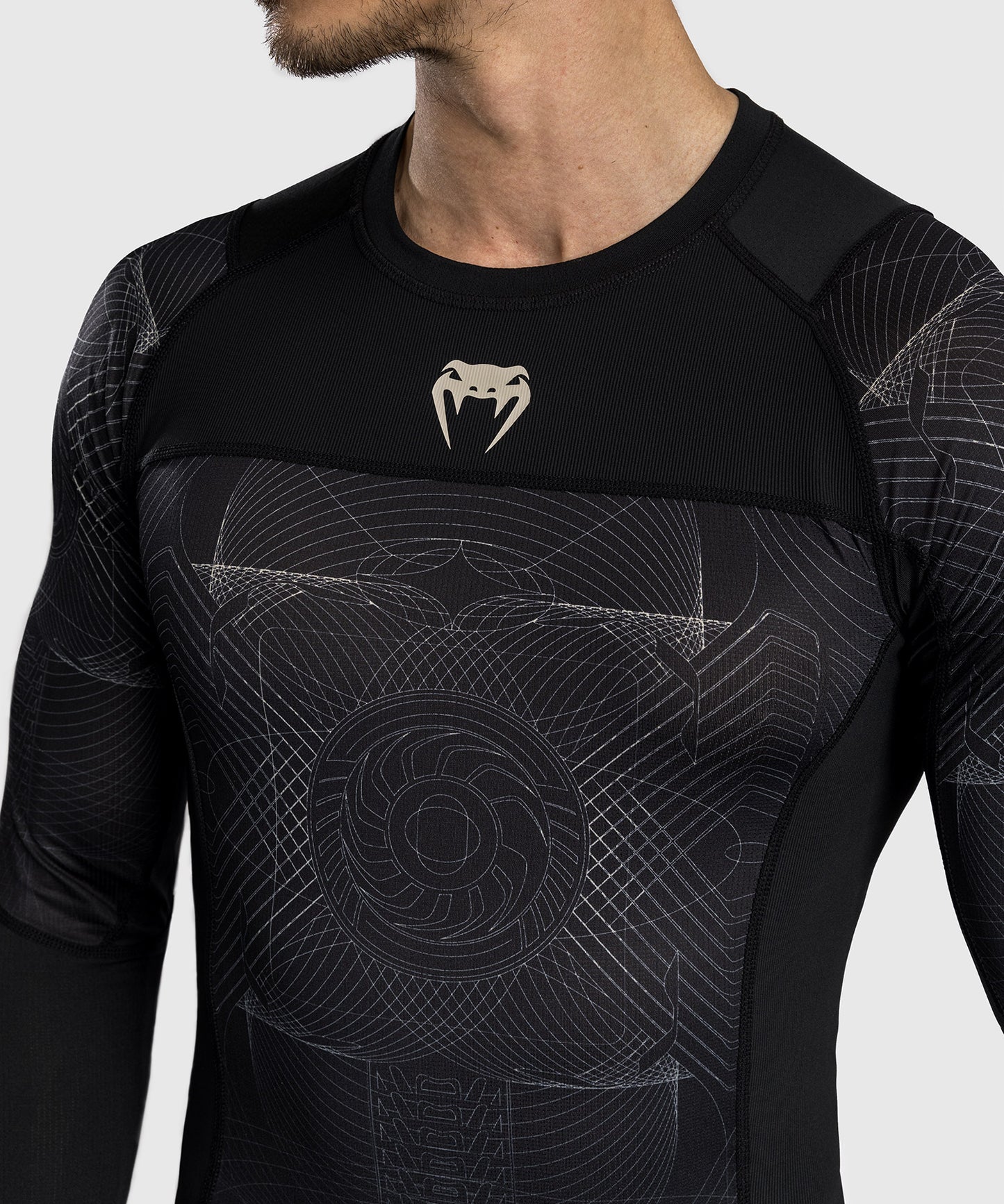 Venum G-Fit Air Rashguard de Manga Larga para Hombre - Negro Profundo/Arena del desierto