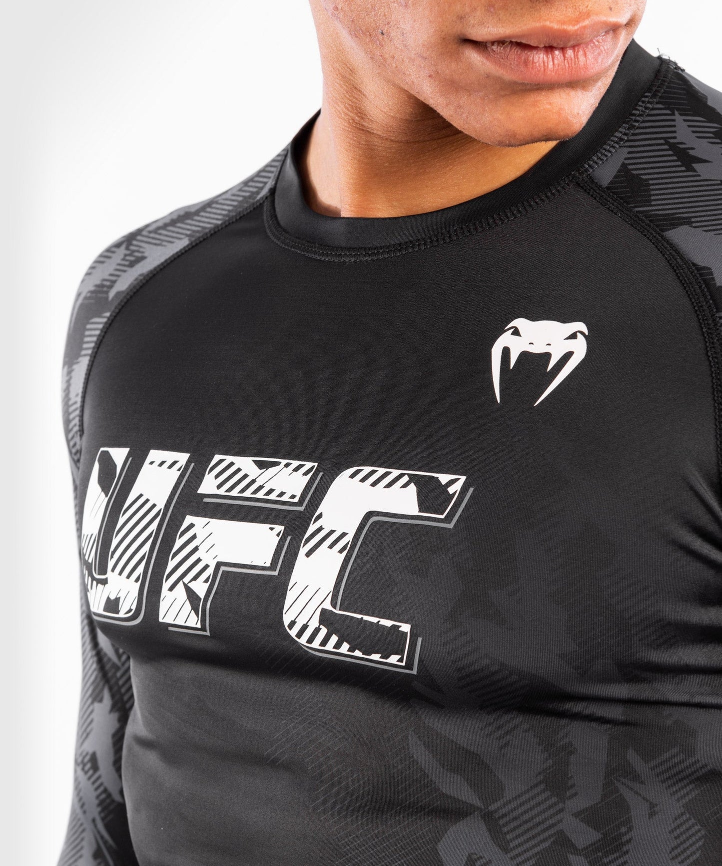 UFC Men's Long Sleeve Compression T-Shirt Venum Authentic Fight Week - Black