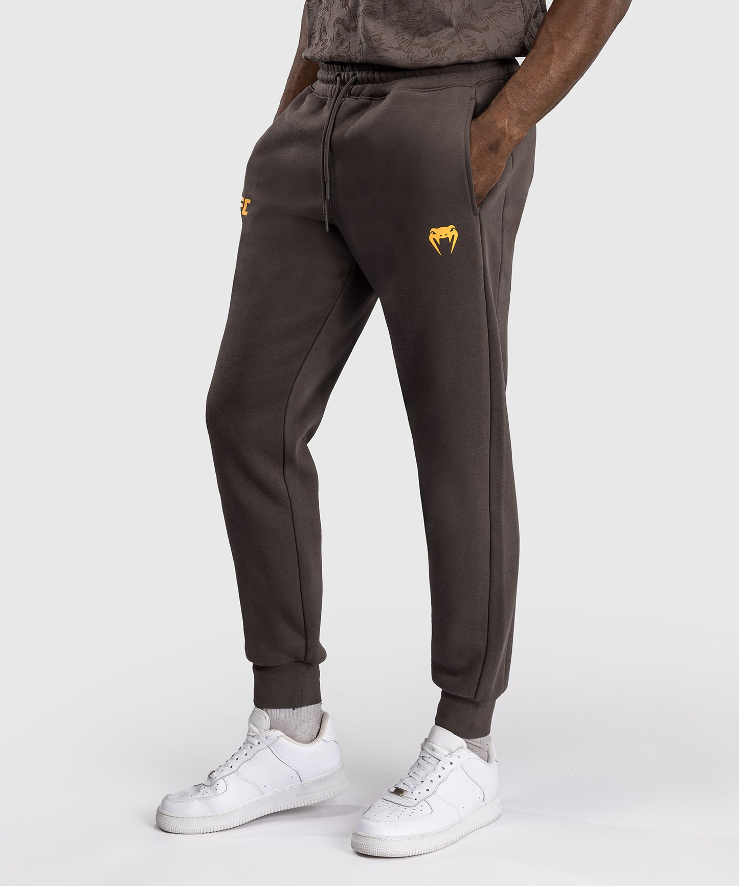 UFC Fusion by Venum Fight Week Herren Baumwollhose - Solid Erdiges Braun