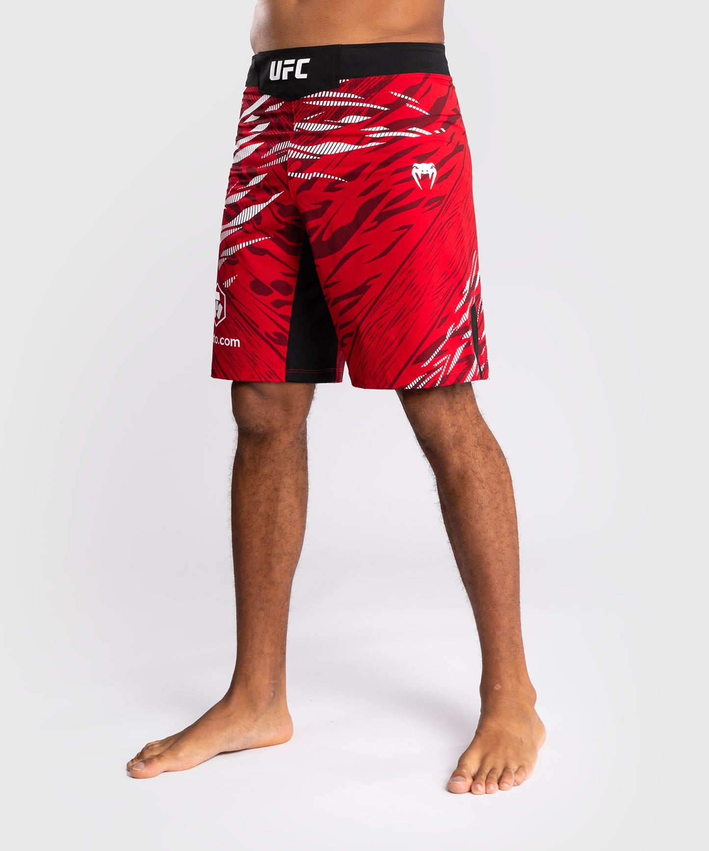 UFC Fusion by Venum Authentic Fight Night Shorts de Lucha para Hombre - Ajuste Largo - Rojo