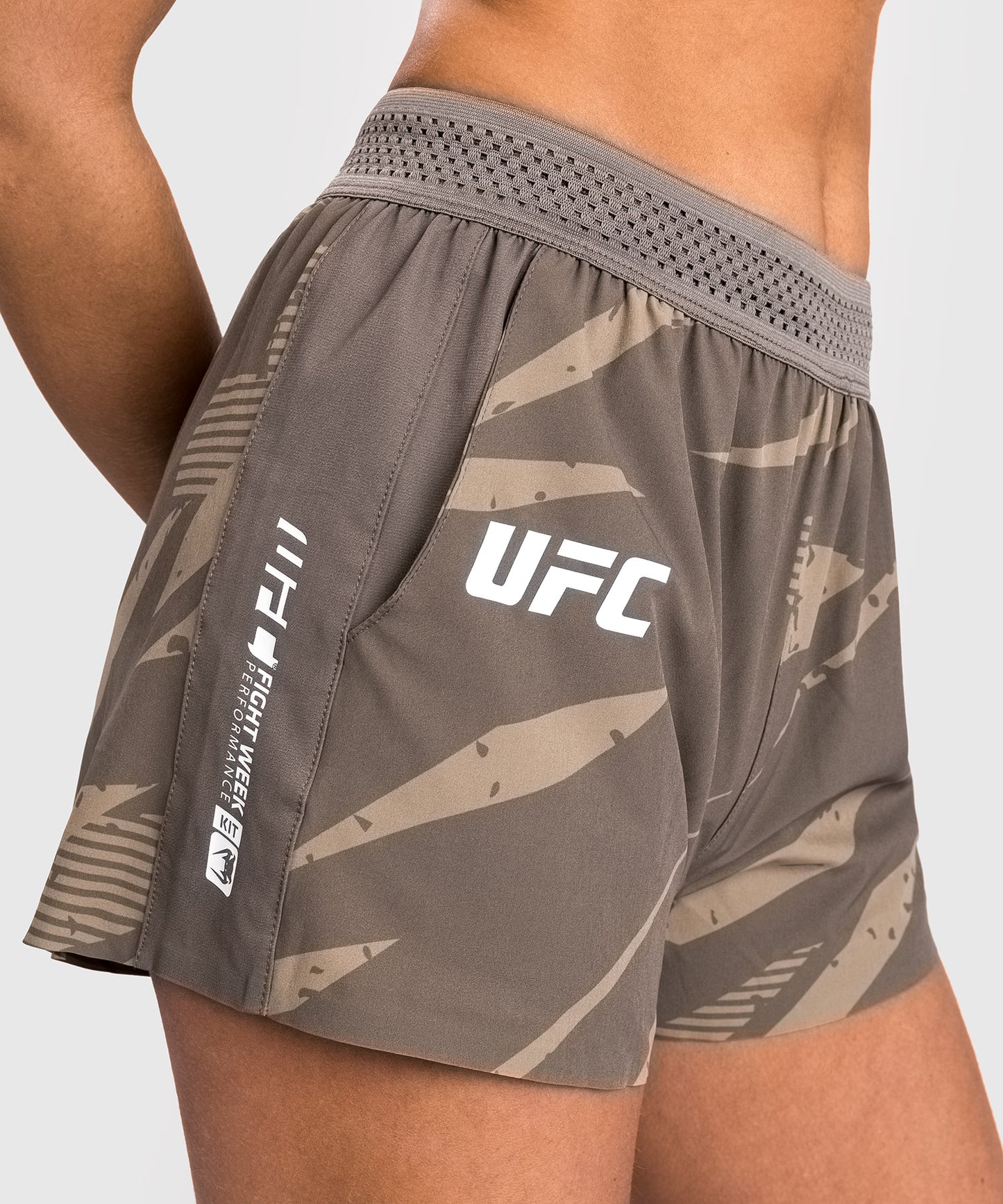 UFC Adrenaline by Venum Fight Week Pantaloncini da performance per Donna - Desert Camo
