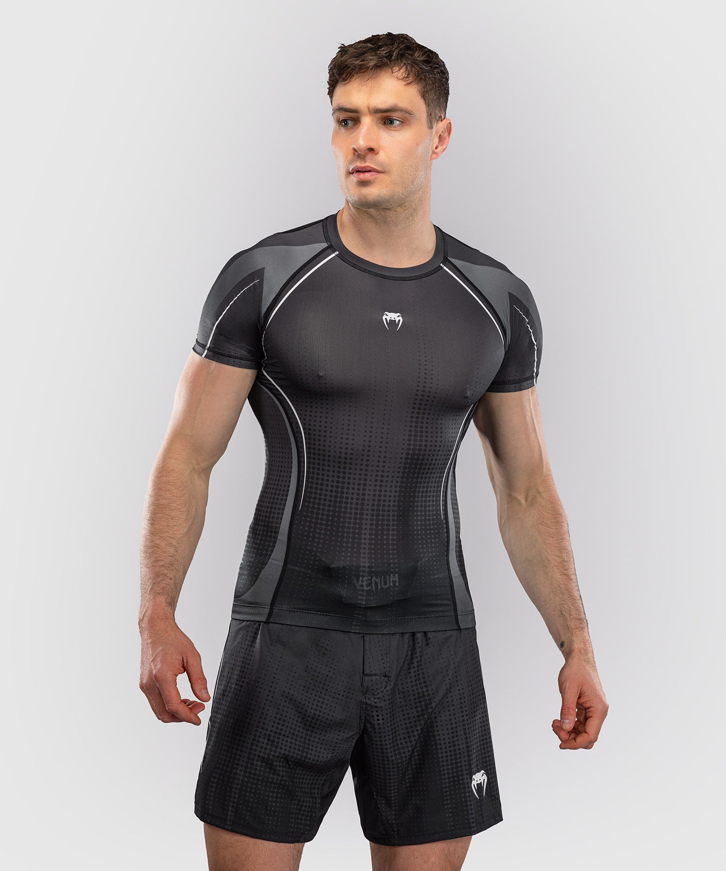 Venum Stealth Kurzarm Rashguard – Schwarz/Weiß