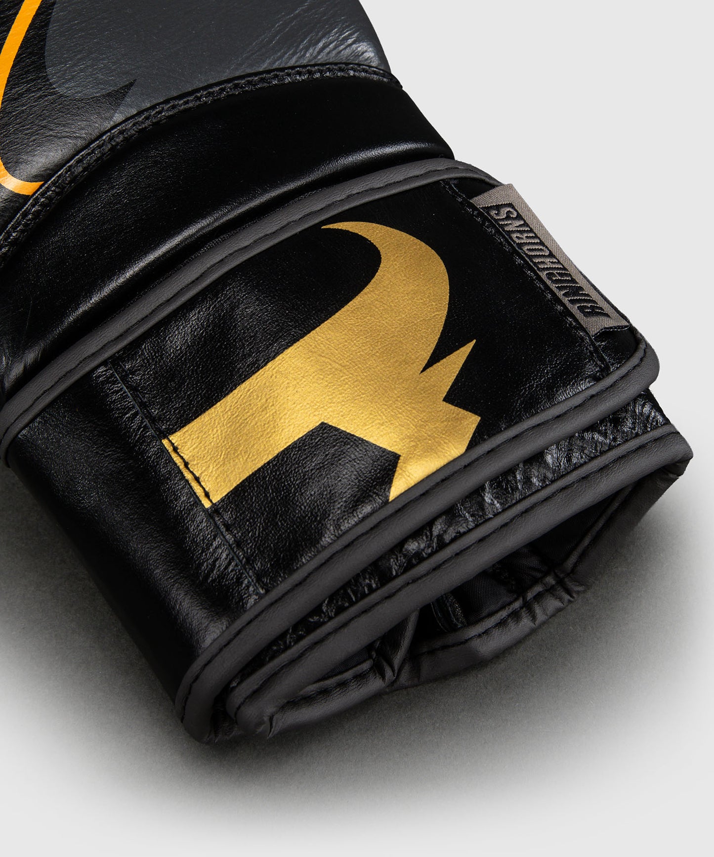 Ringhorns Charger by Venum Guantes de Boxeo Charger – Negro/Oro