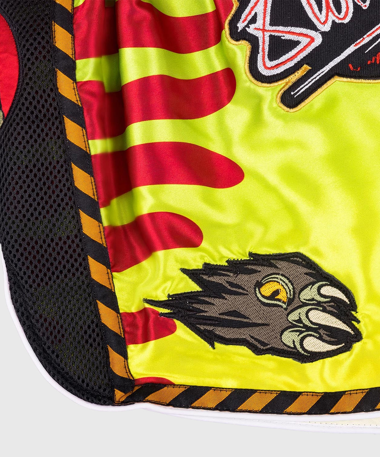 8 Weapons Jurassic Muay Thai Shorts - Grün/Rot
