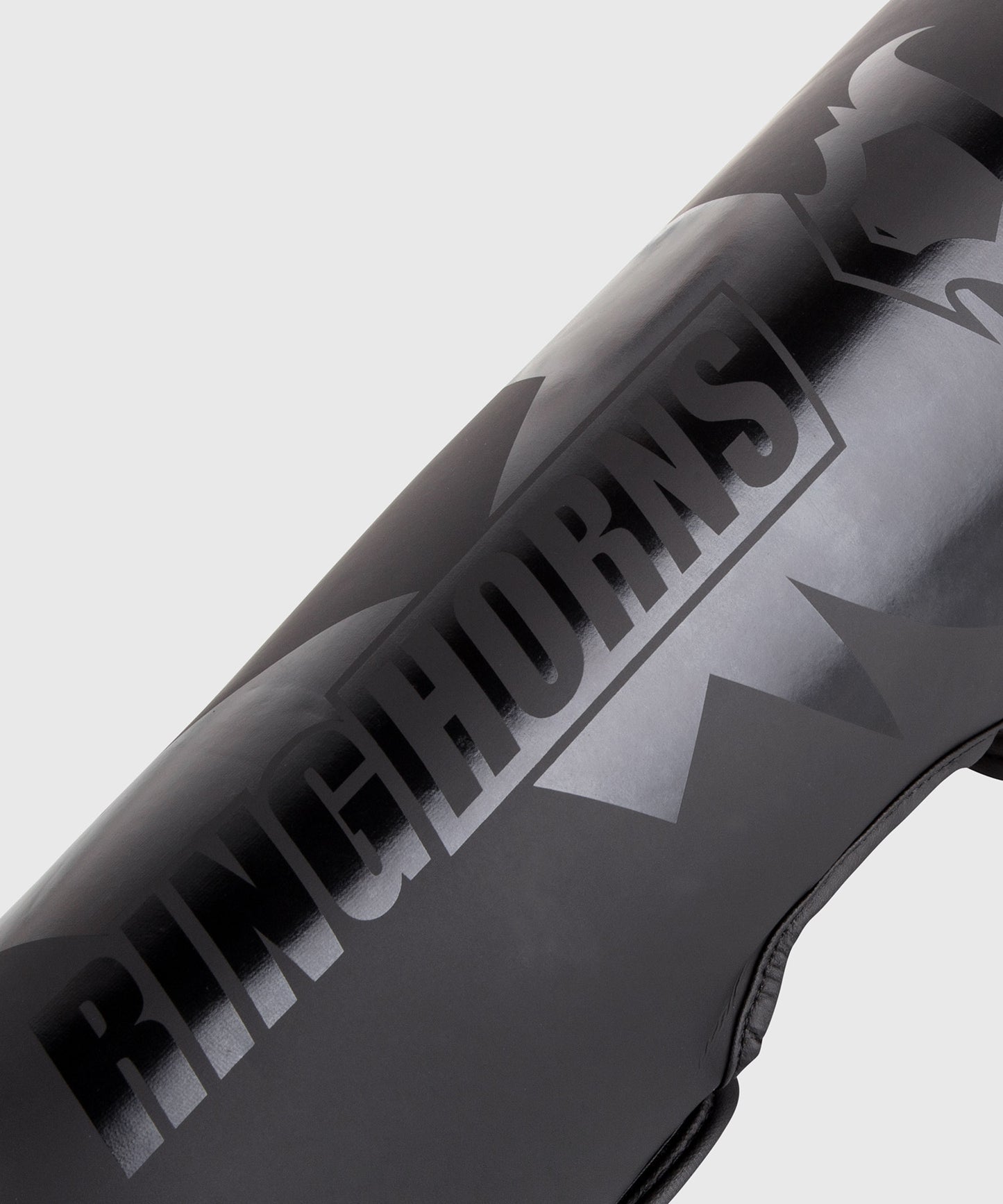 Protège-tibias Ringhorns Charger by Venum - Noir/Noir