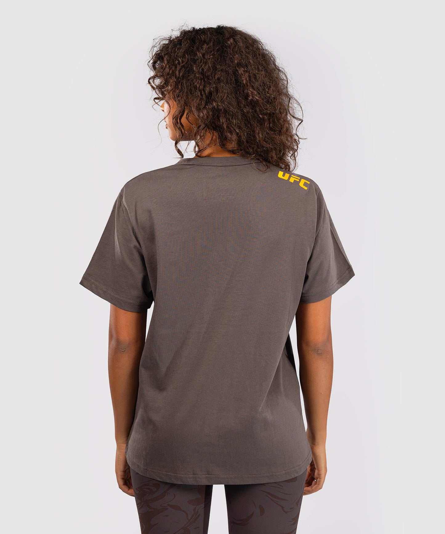 UFC Fusion by Venum Fight Week Damen Kurzarm Baumwoll T-Shirt - Solid Erdiges Braun