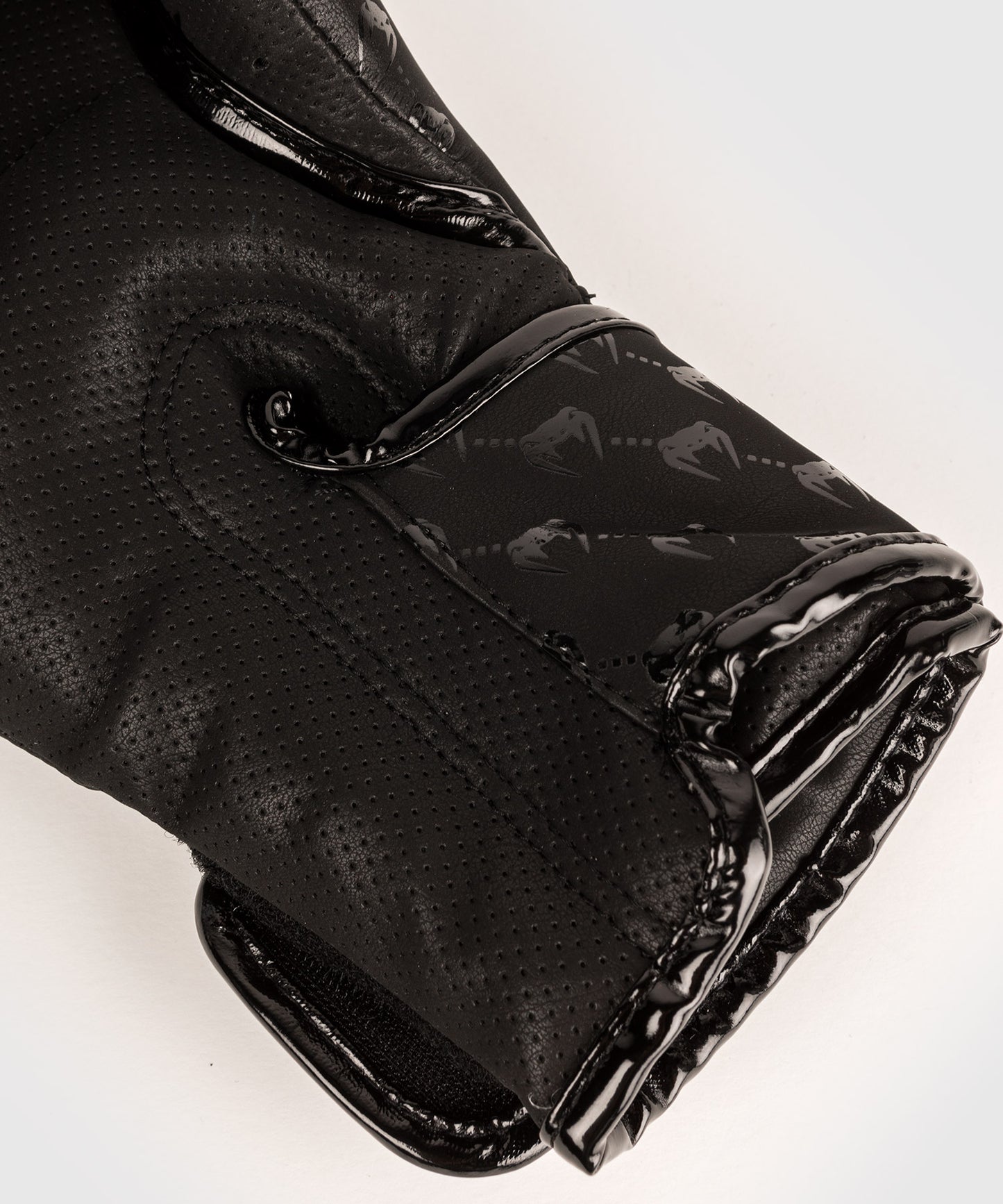 Gants de Boxe Venum Impact Monogram - Noir/ Rose Doré