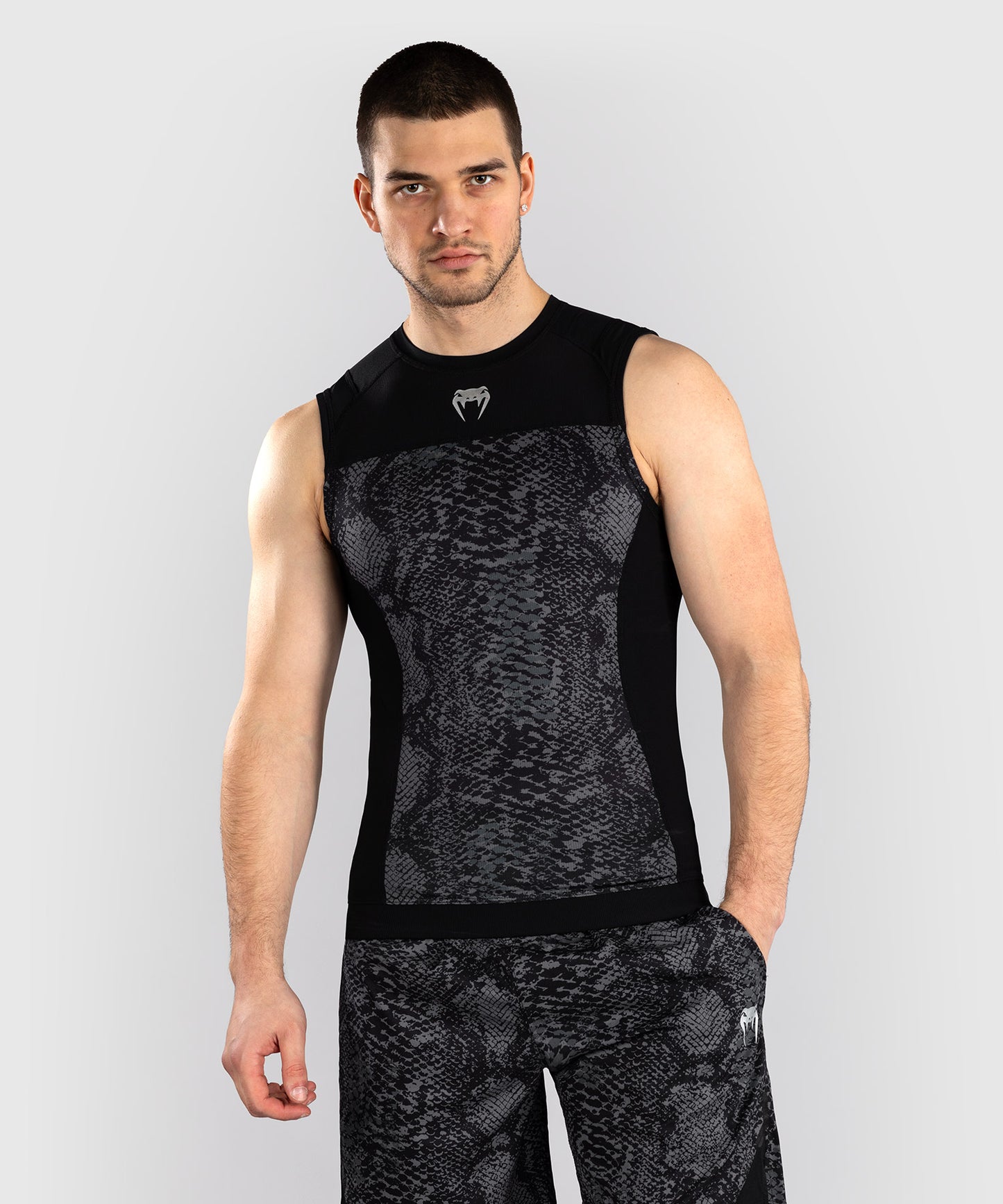 Venum G-Fit Scales Rashguard Sin Mangas – Negro/Gris Carbón