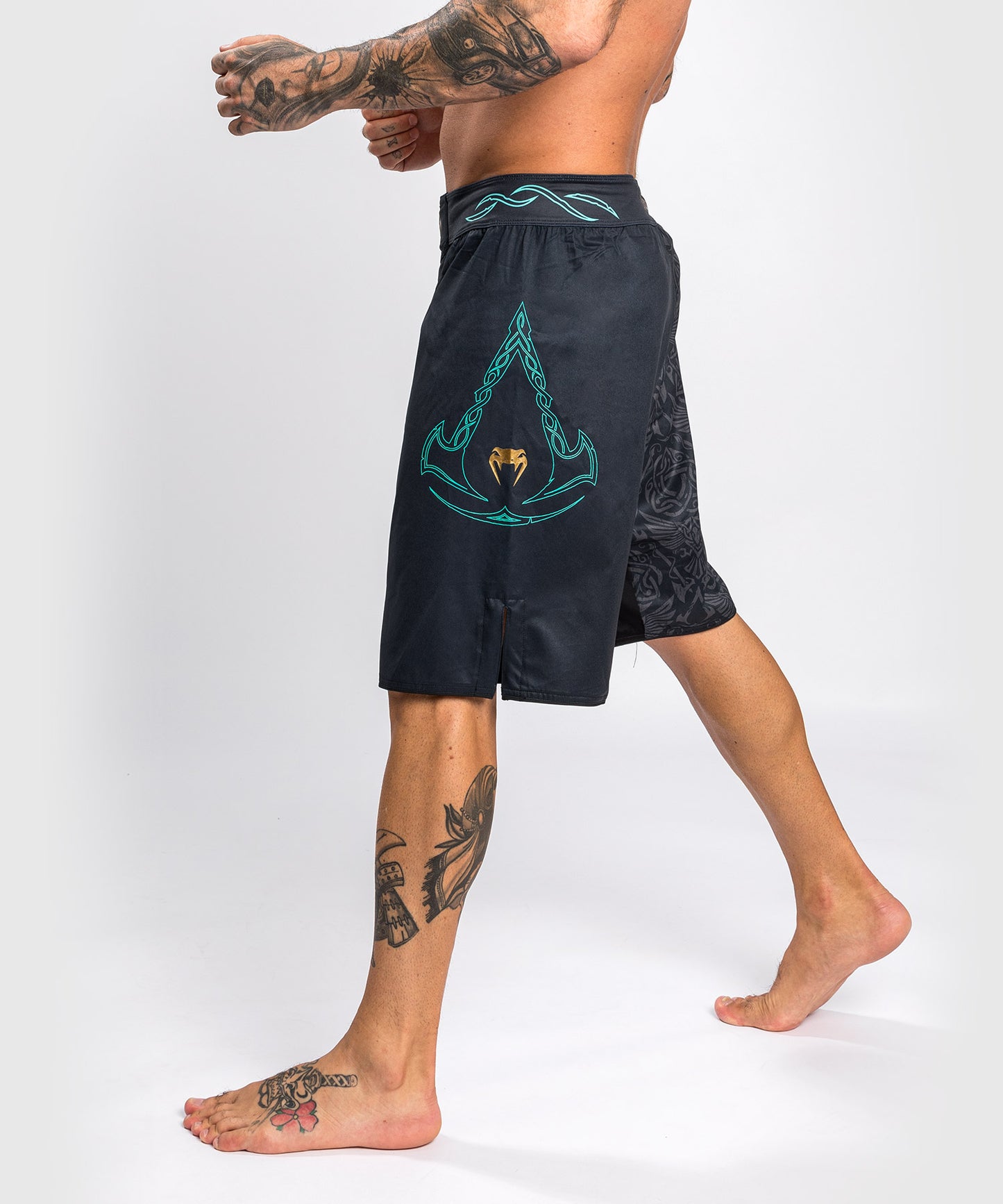 Pantaloncini da combattimento ricaricati di Venum Assassin's Creed - neri