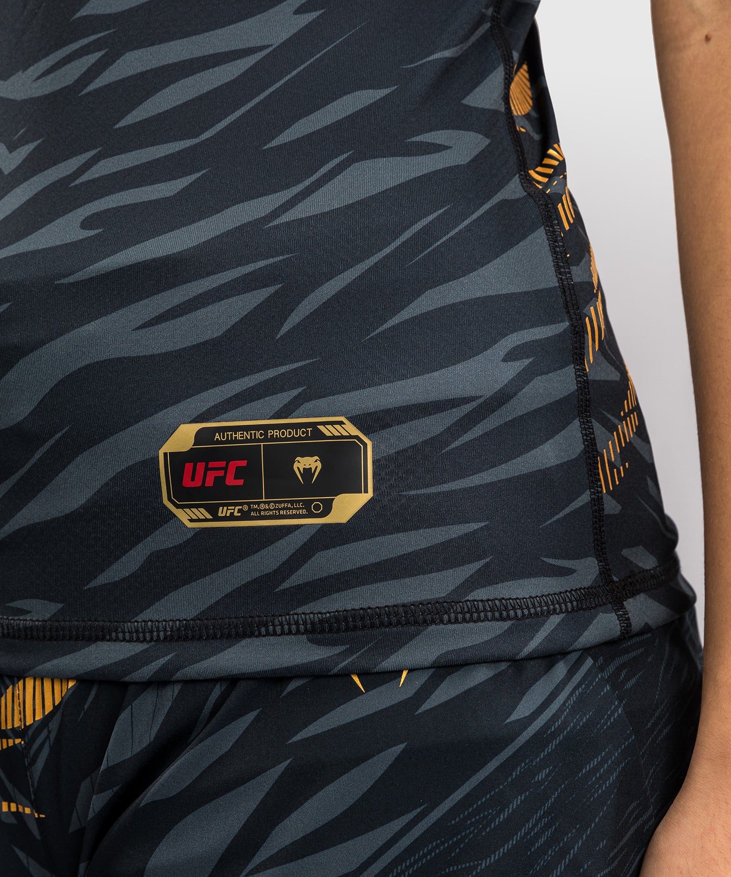 UFC Fusion by Venum Authentic Fight Night Top Attillato con Reggiseno Integrato per Donna - Champion