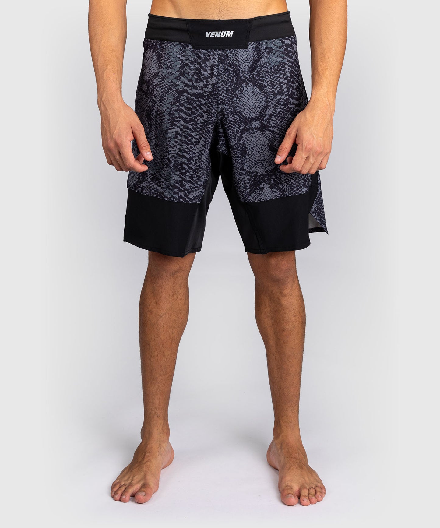 Venum G-Fit Scales Short de Combate – Negro/Gris Carbón