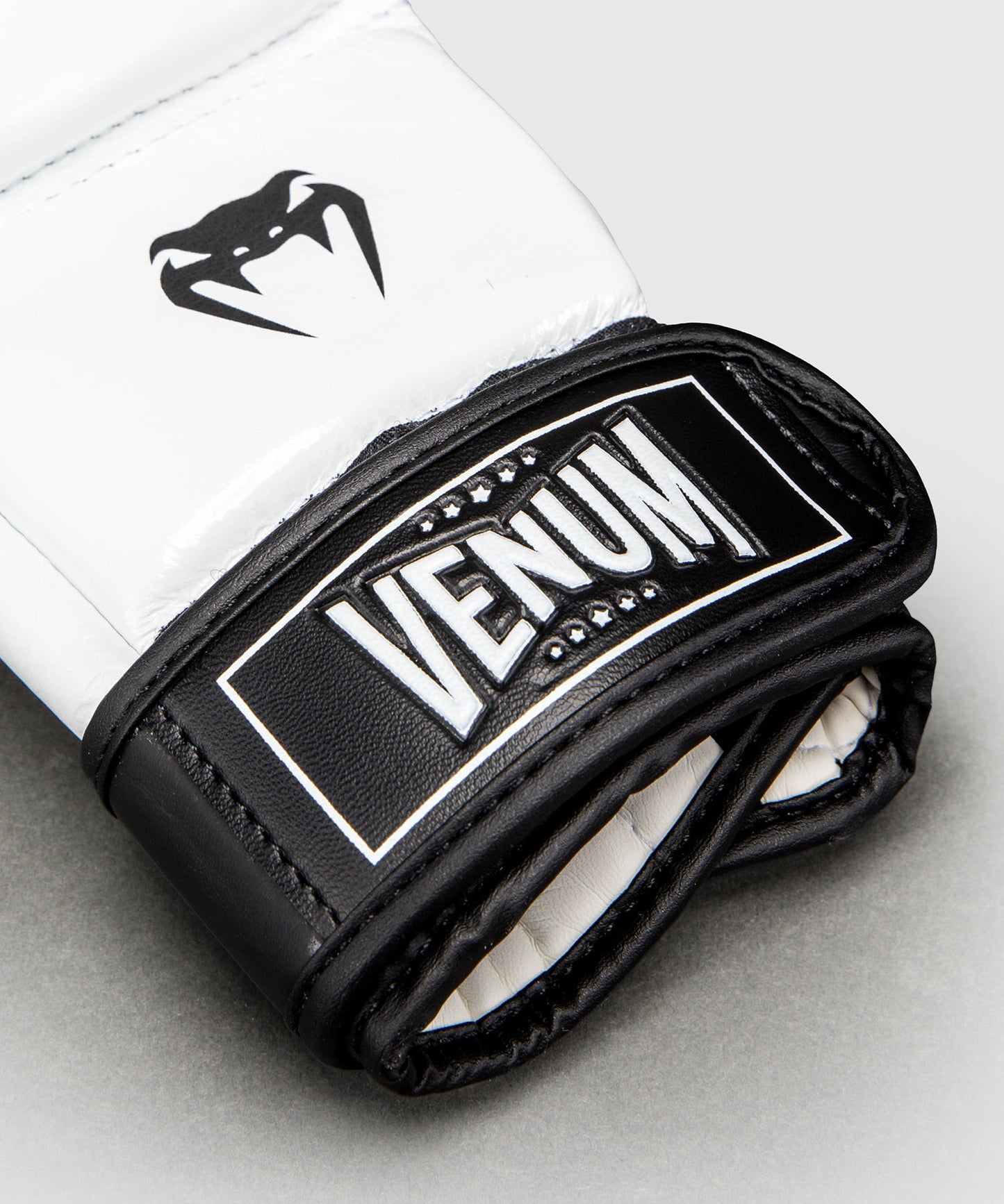 Venum Attack 2.0 Sparringhandschuhe Leder – Schwarz/Weiß