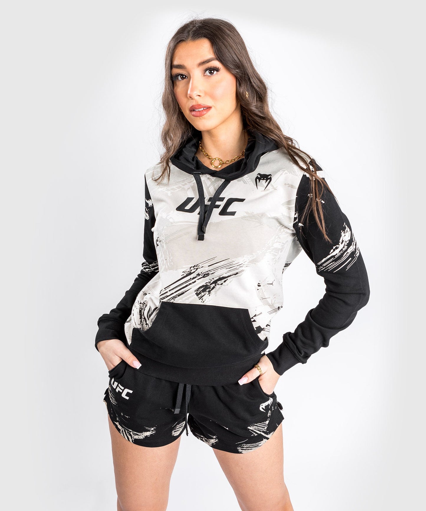 Venum Authentic Fight Week 2.0 UFC Frauen Kapuzen-Sweatshirt - Sand/Schwarz