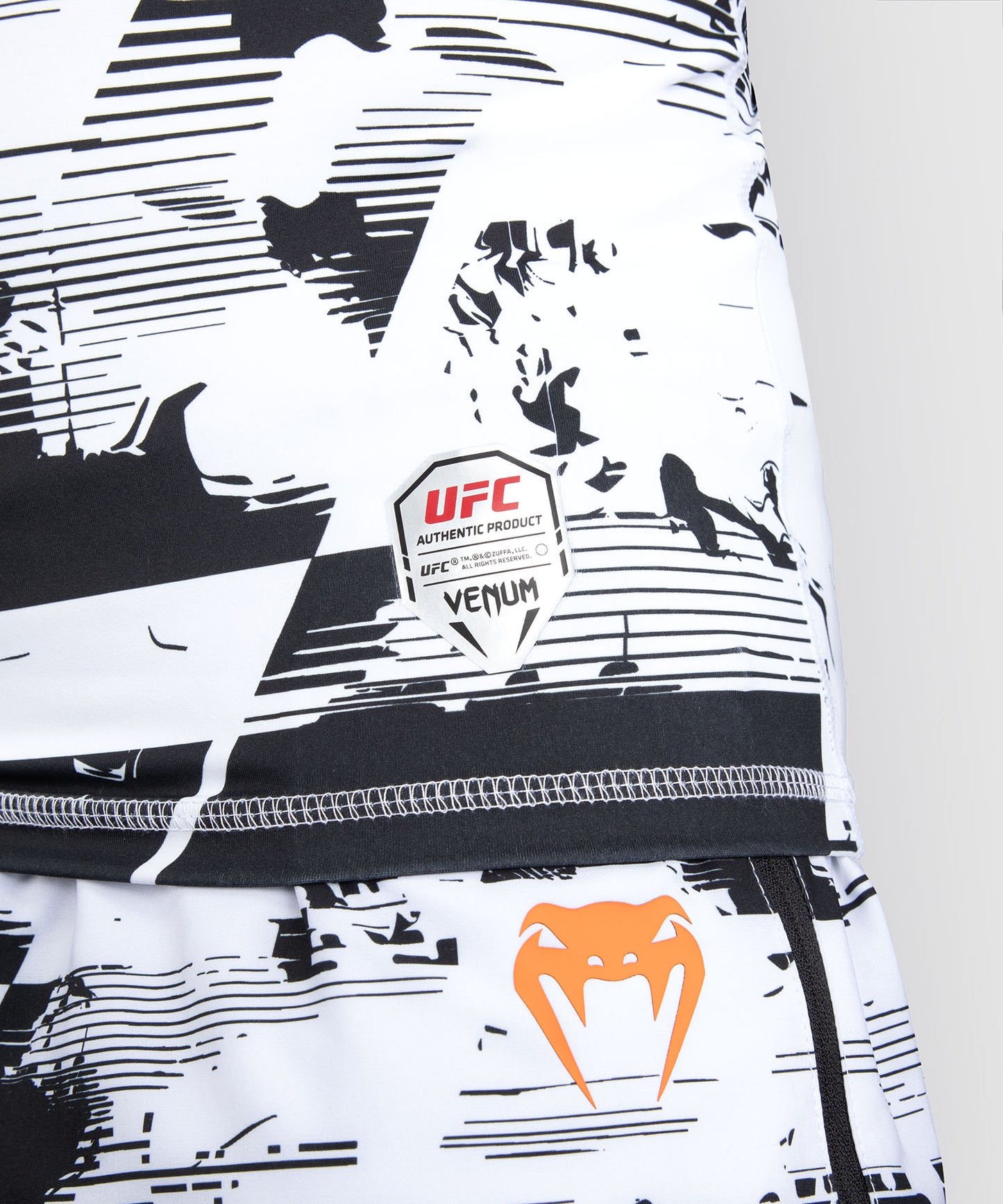 UFC Zenith by Venum Authentic Fight Week Rashguard de manga larga Performance Hombre - Blanco