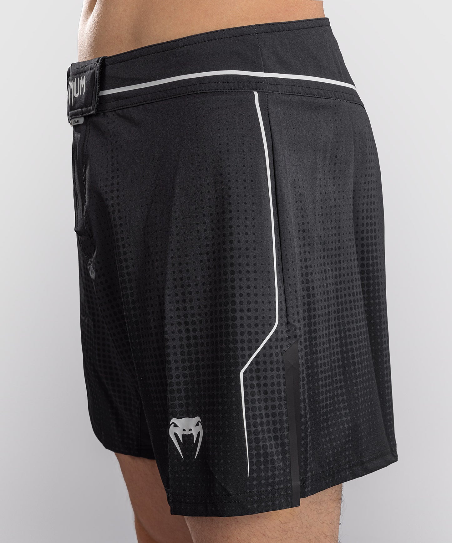 Venum Stealth Fightshorts - Black/White