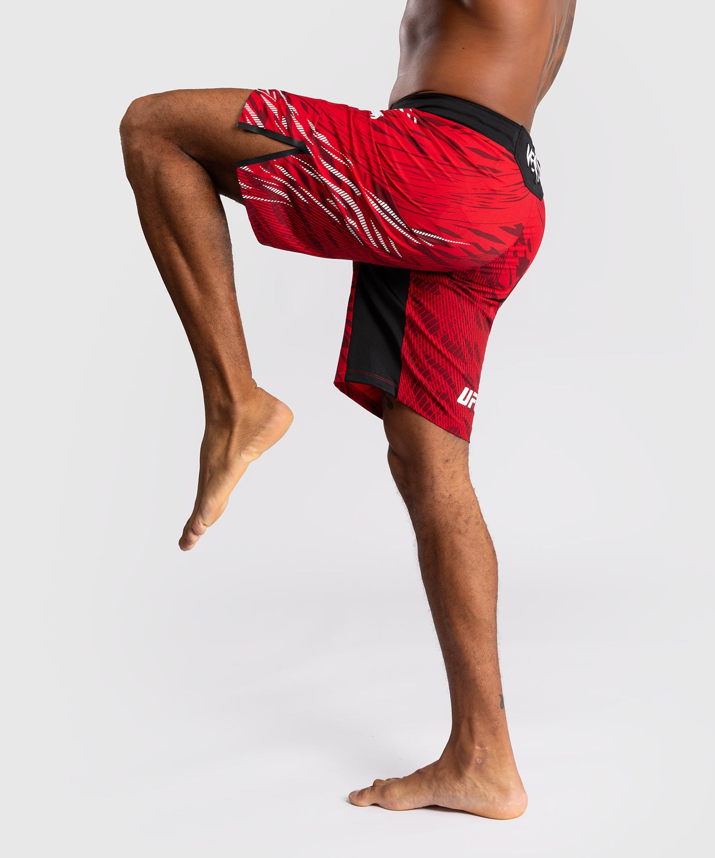 UFC Fusion by Venum Authentic Fight Night Shorts de Lucha para Hombre - Ajuste Largo - Rojo
