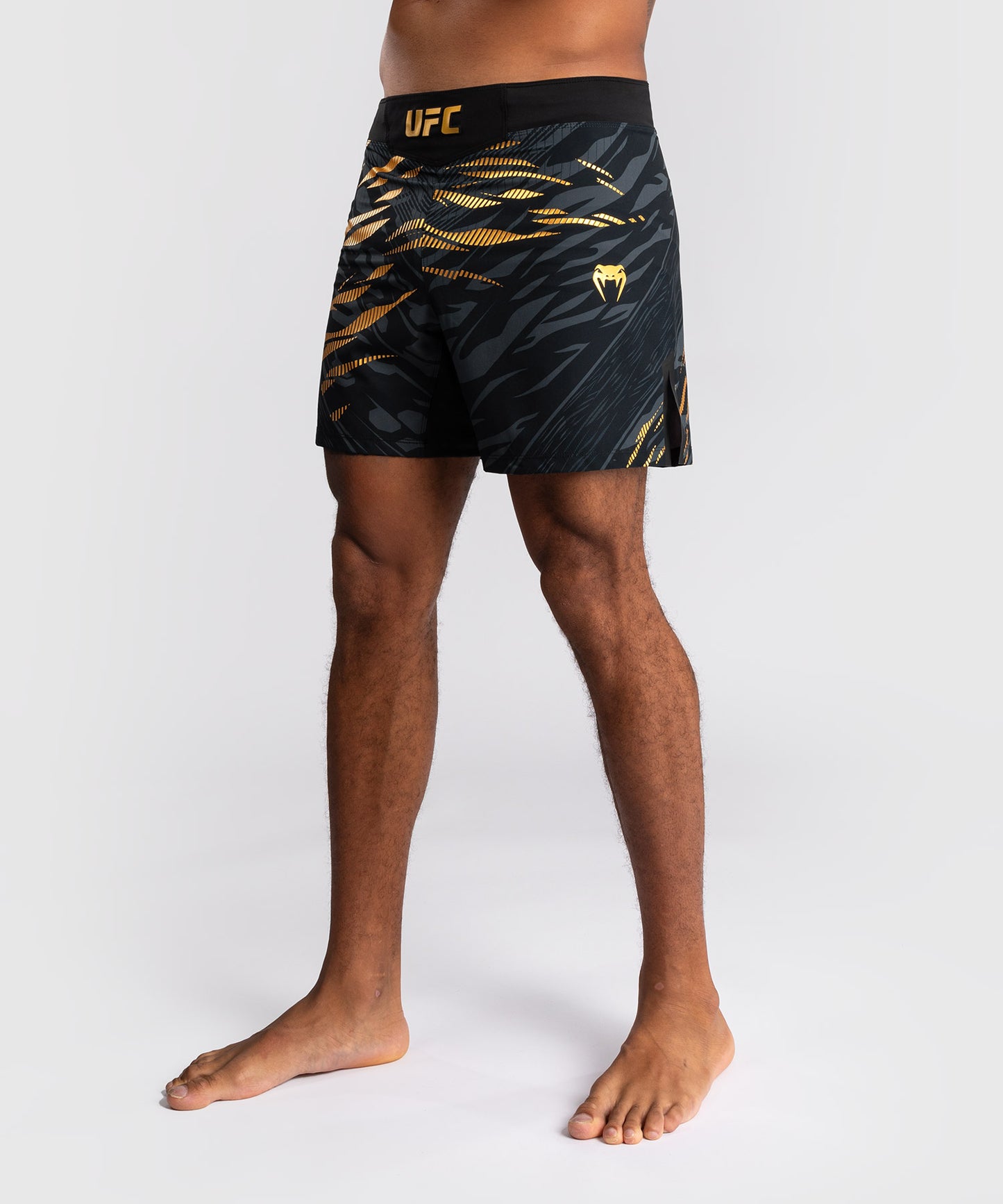 UFC Fusion by Venum Authentic Fight Night Shorts da Lotta per Uomo - Fit Corto - Champion