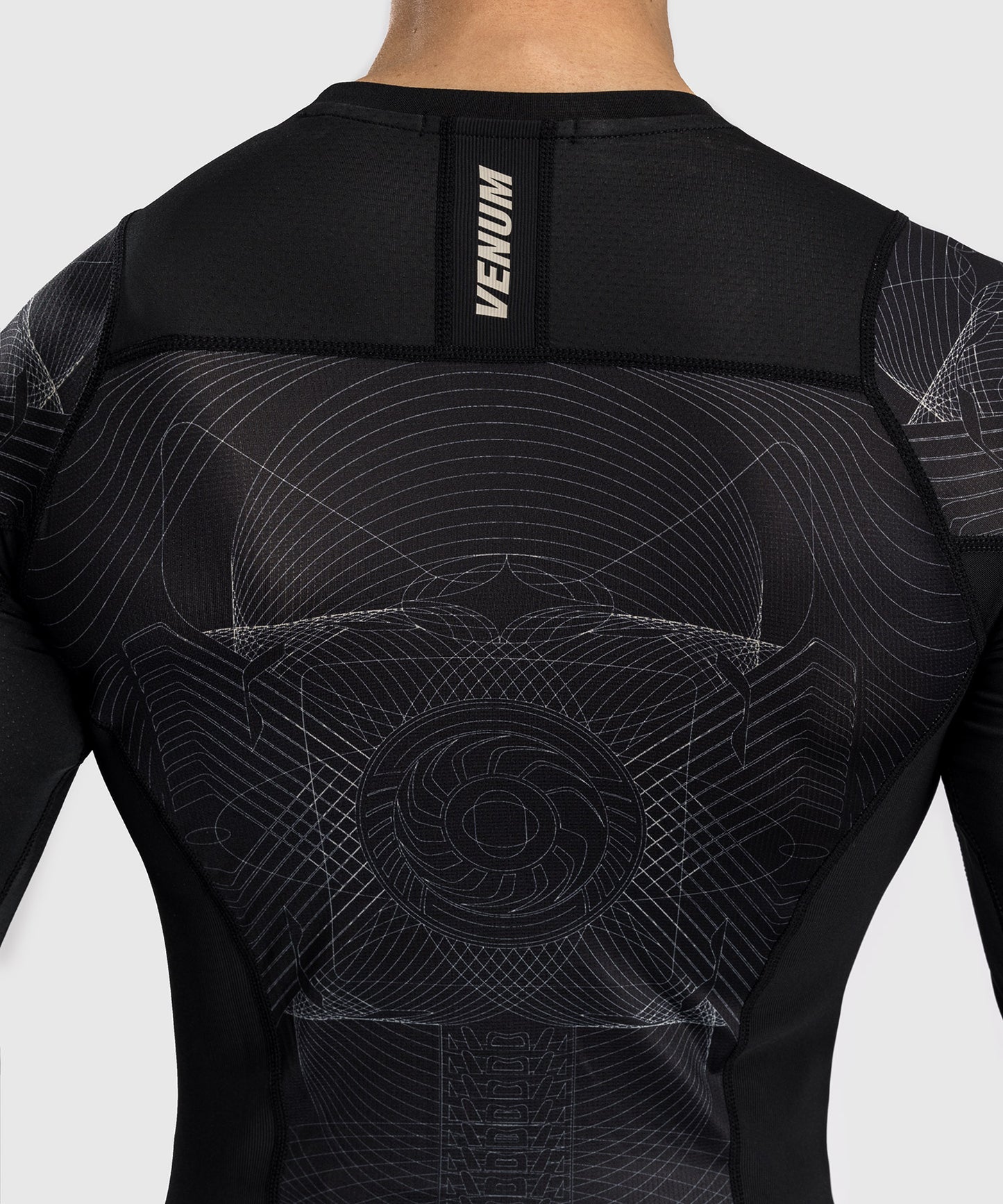Venum G-Fit Air Rashguard de Manga Larga para Hombre - Negro Profundo/Arena del desierto