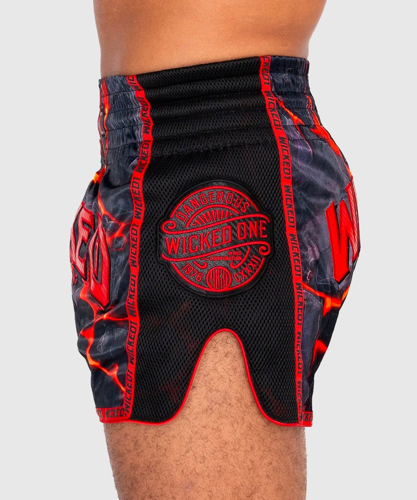 Wicked One Magma Muay Thai Shorts - Schwarz/Rot
