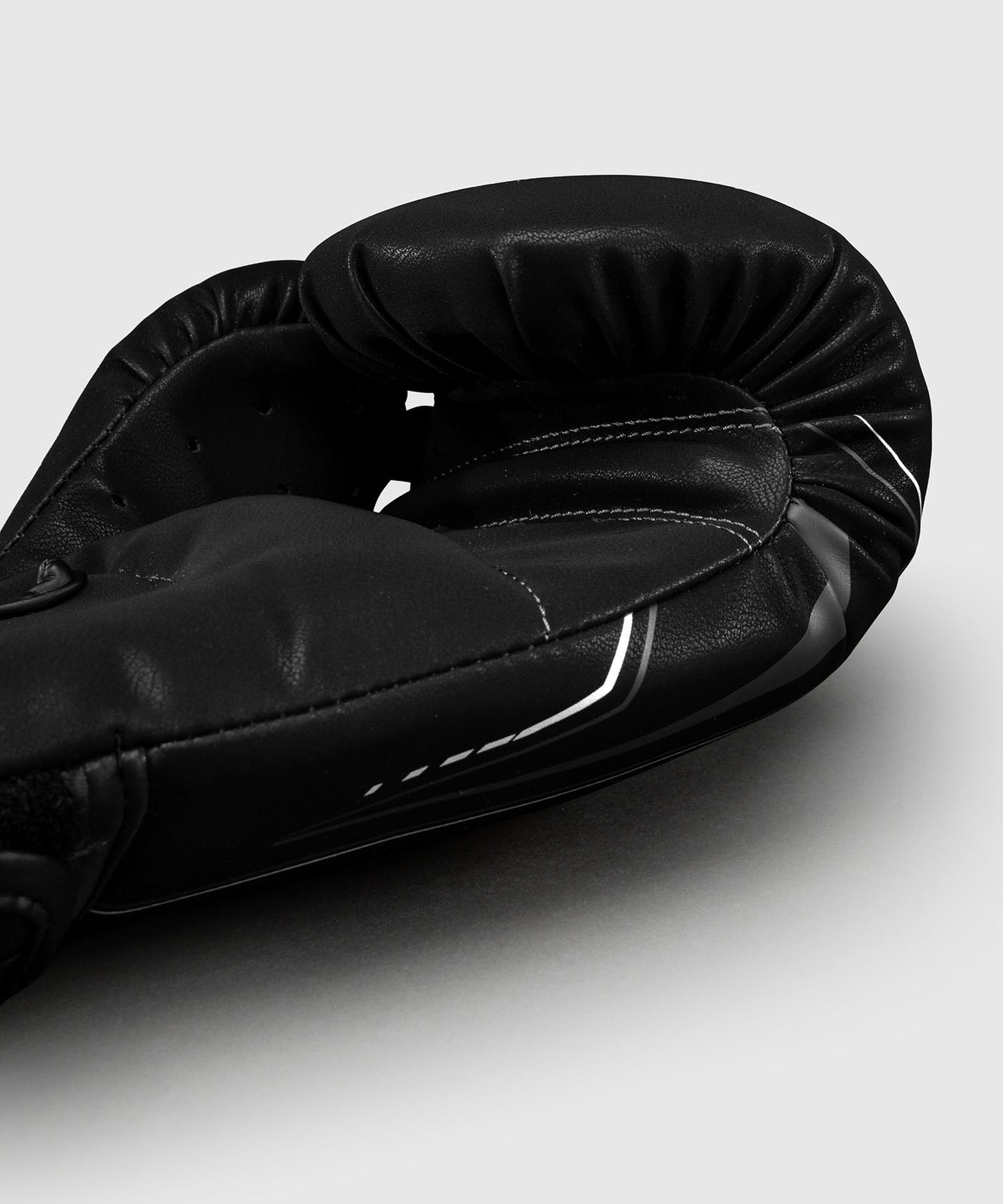 Gants de boxe Venum Streamline – Noir/Blanc