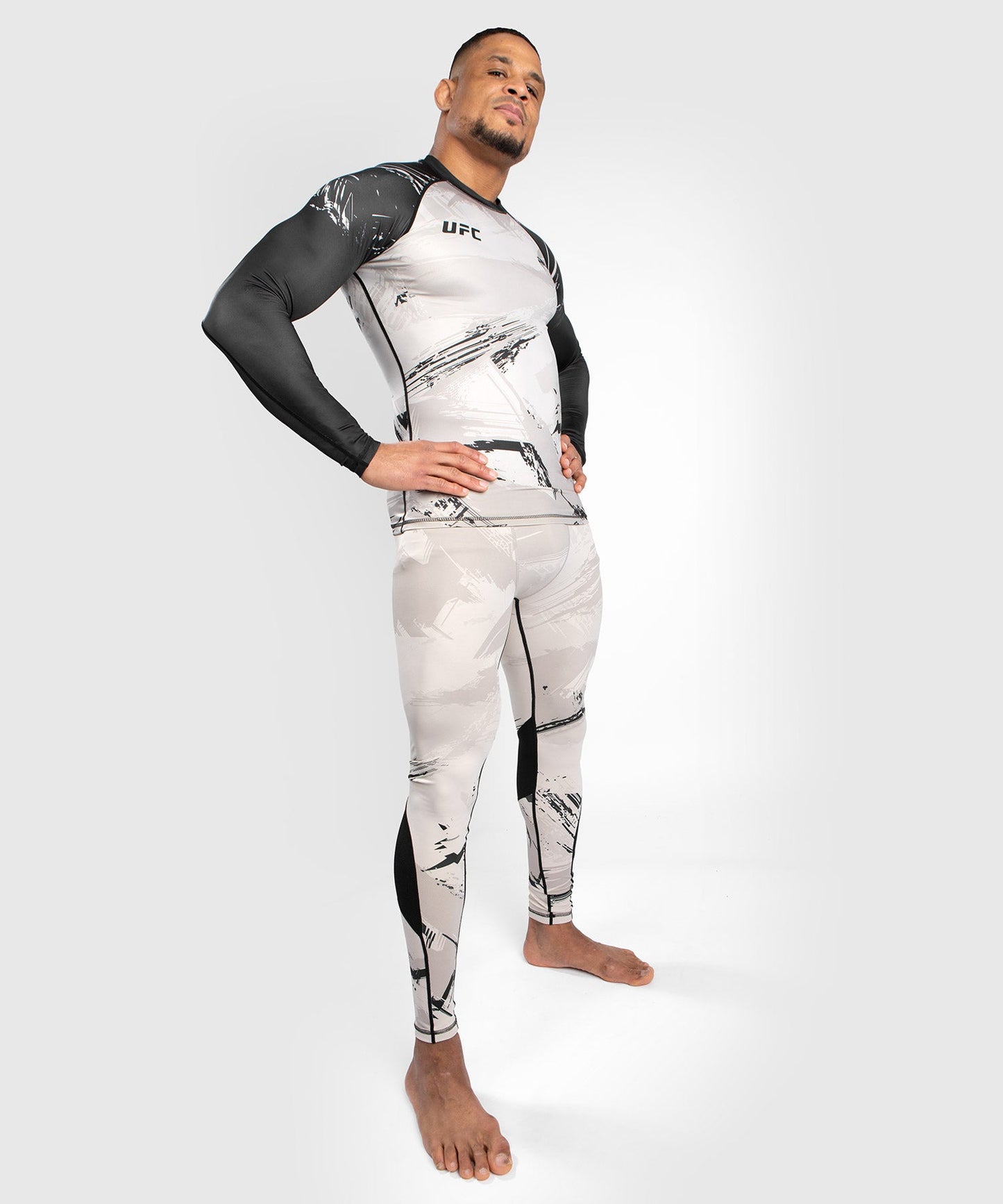Venum Authentic Fight Week 2.0 UFC Compression T-Shirt - Sand/Schwarz