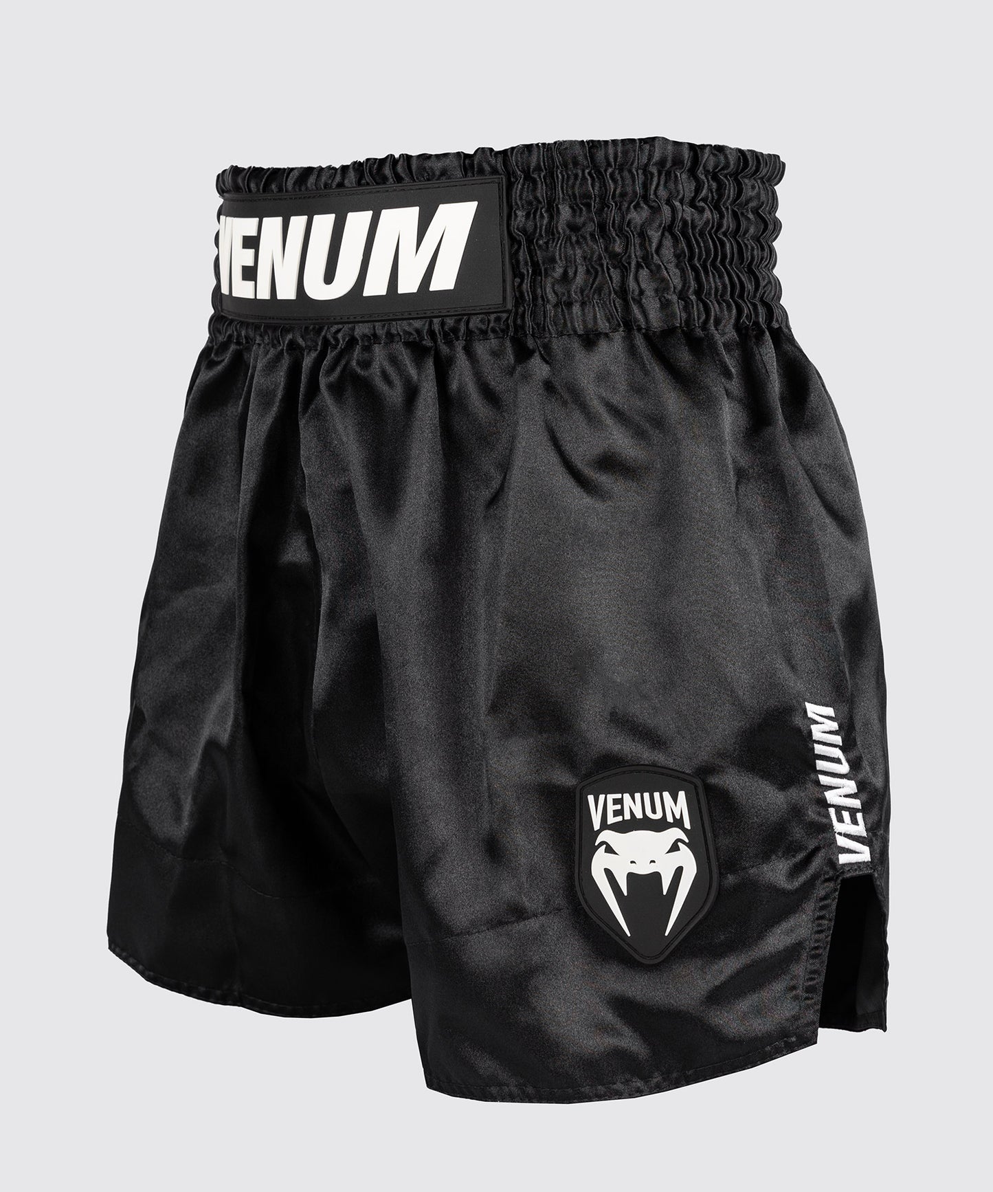 Venum Classic Evo Pantalón corto de Muay Thai - Negro/Blanco