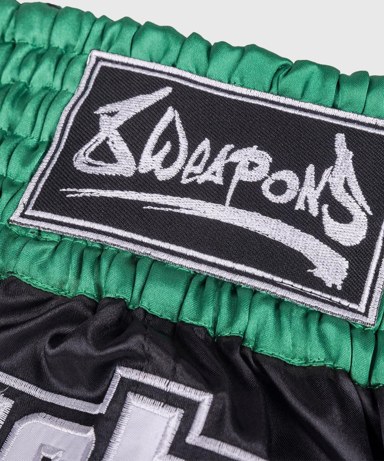 8 Weapons West Coast Pantaloncini da Muay Thai - Nero/Verde