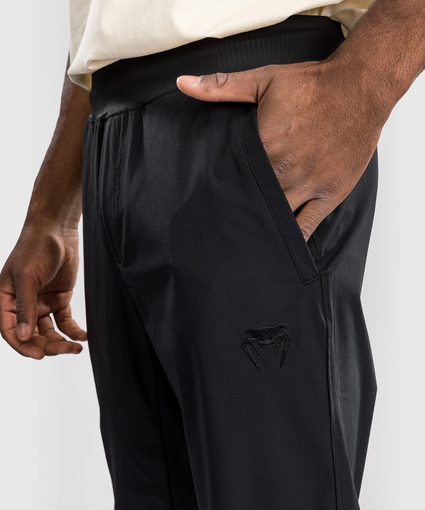 Venum Fly Jogginghose - Tiefschwarz