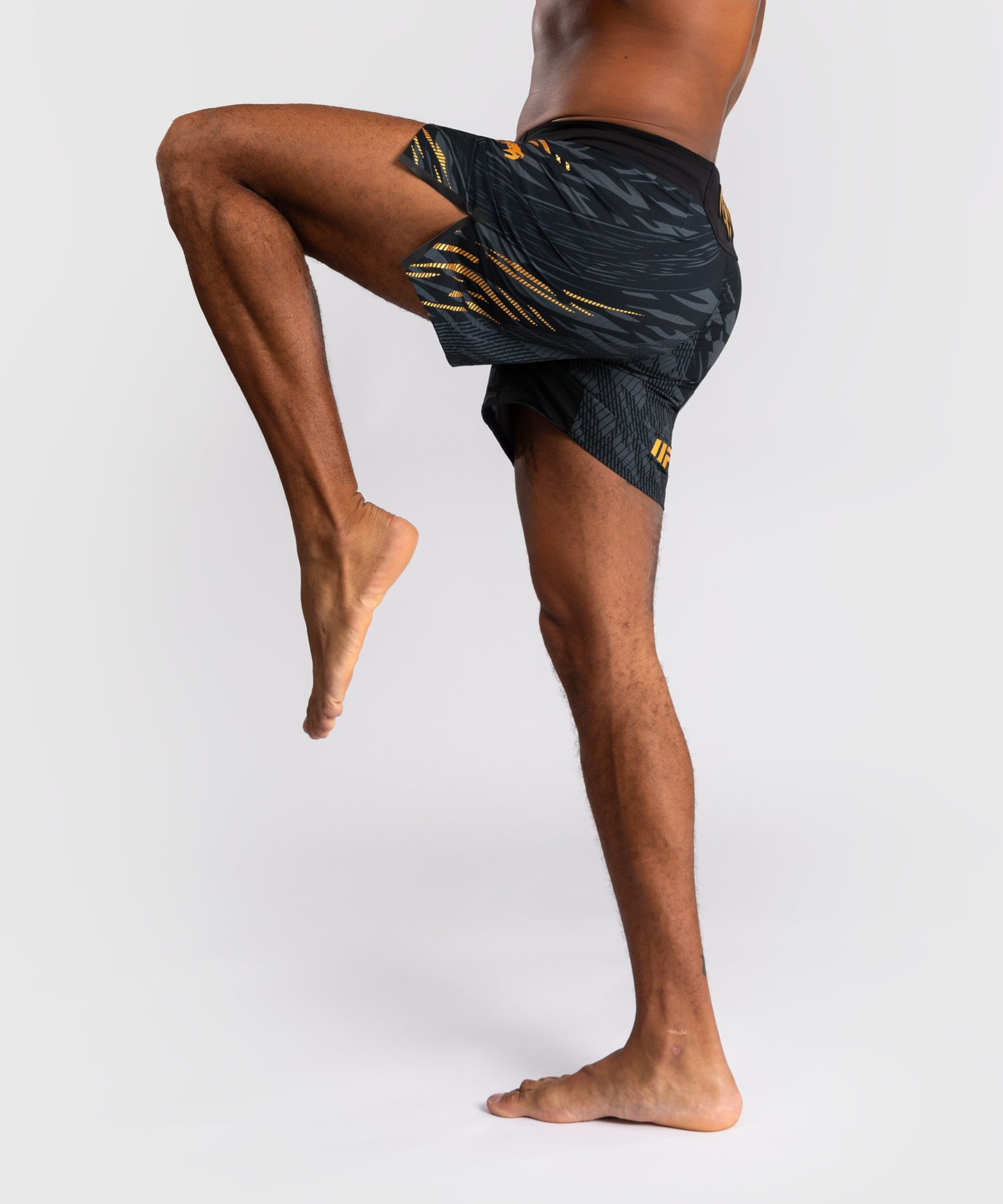 UFC Fusion by Venum Authentic Fight Night Shorts da Lotta per Uomo - Fit Corto - Champion