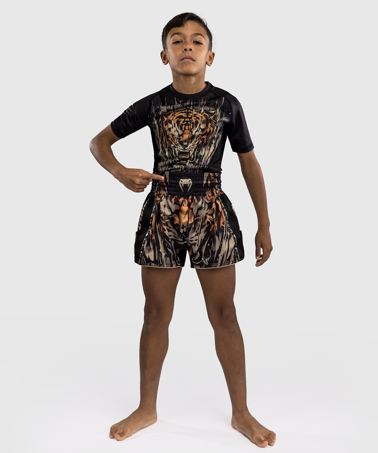 Short Muay Thai Venum Tiger pour Enfants - Noir/Orange Néon