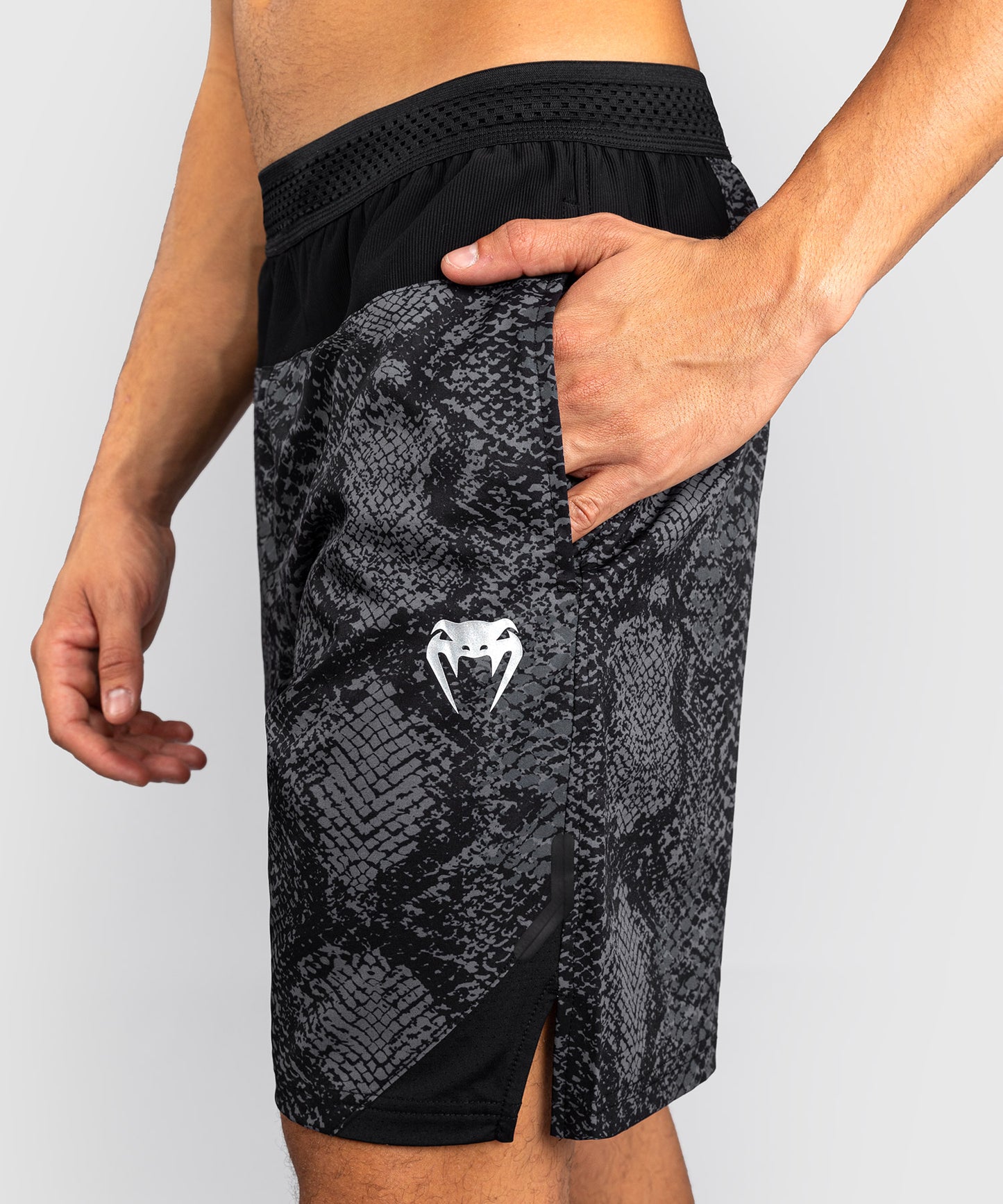 Venum G-Fit Short de Entrenamiento – Negro/Gris Carbón