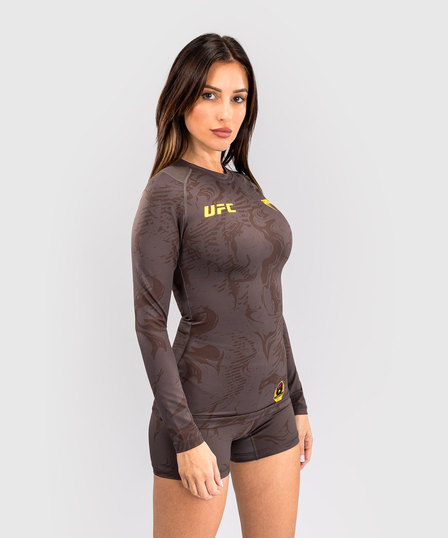 UFC Fusion by Venum Fight Week Rashguard de Manga Larga de Rendimiento para Mujer - Marrón tierra