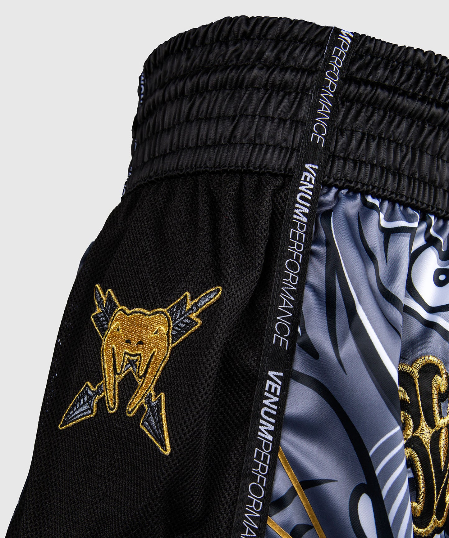 Short de Muay Thaï Venum Wolf Atak – Noir/Gris
