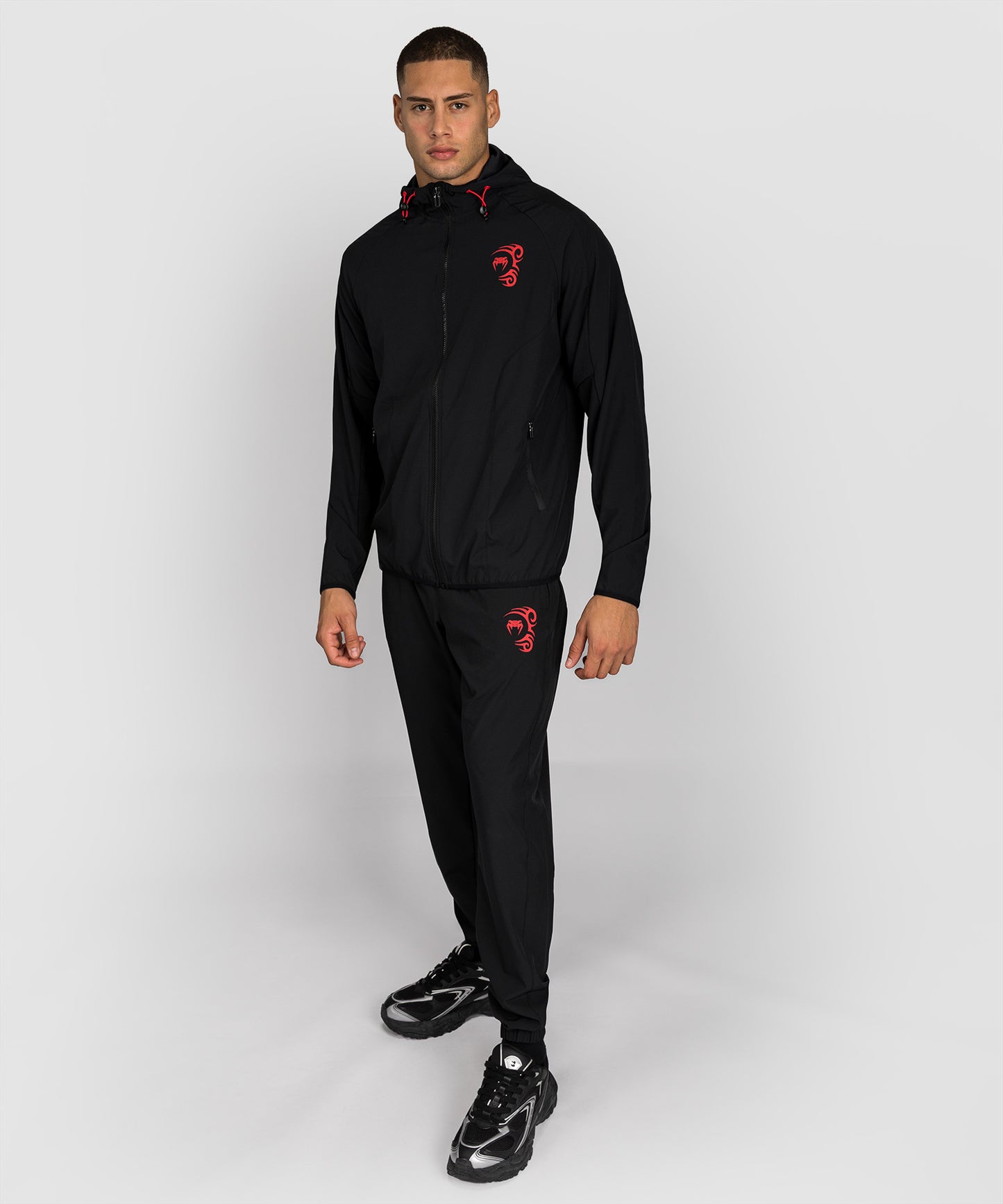 Venum x Mike Tyson Tiger Trackjacke - Tiefes Tiefschwarz/Intensives Rot