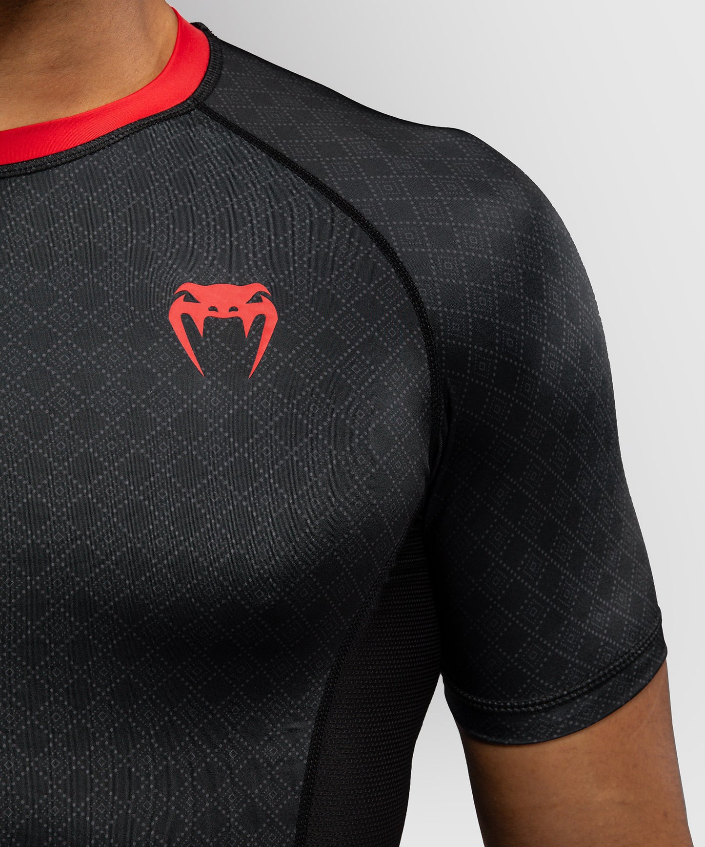 Venum x Roger Gracie Signature Rashguard Manga Corta - Negro/Rojo