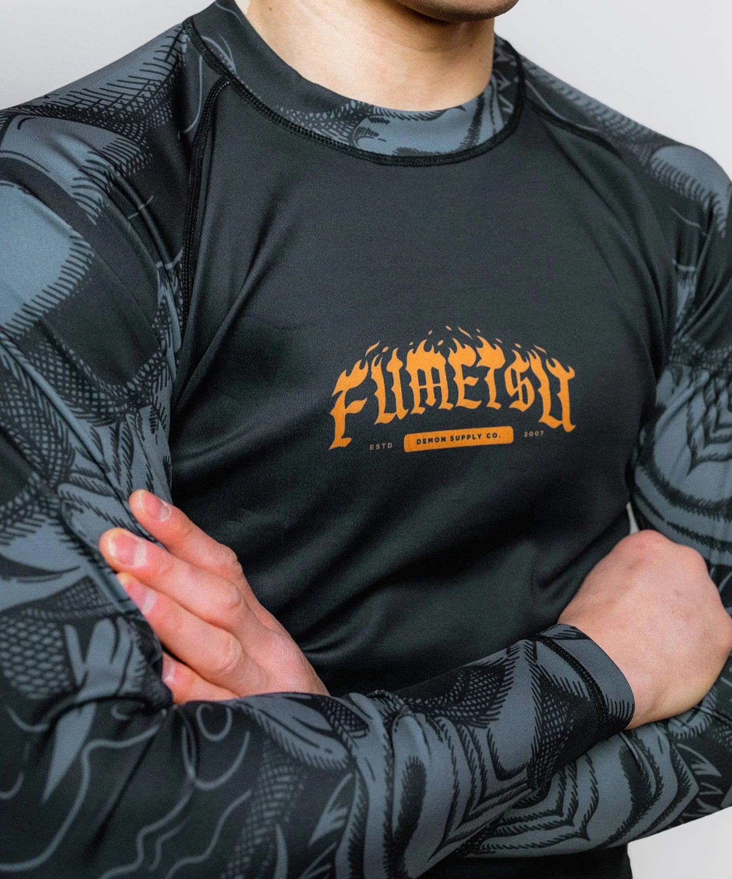 Fumetsu Oni Rashguard a Maniche Lunghe - Nero/Grigio/Bronzo