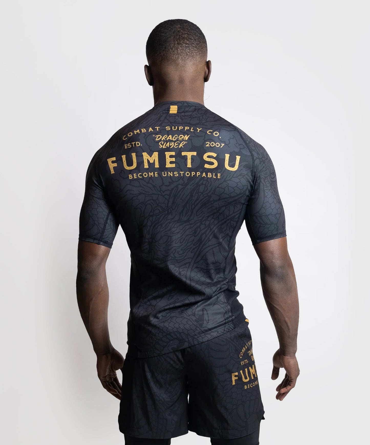 Fumetsu Dragon Slayer Rashguard a Maniche Corte - Nero/Oro