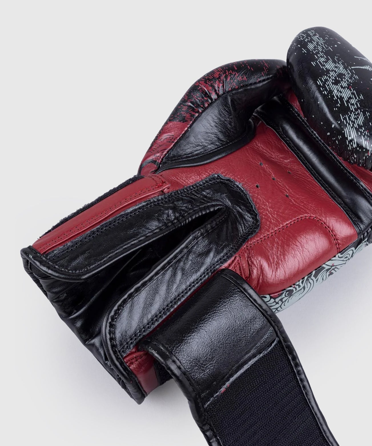 8 Weapons Hanuman Yant Boxhandschuhe - Schwarz/Rot