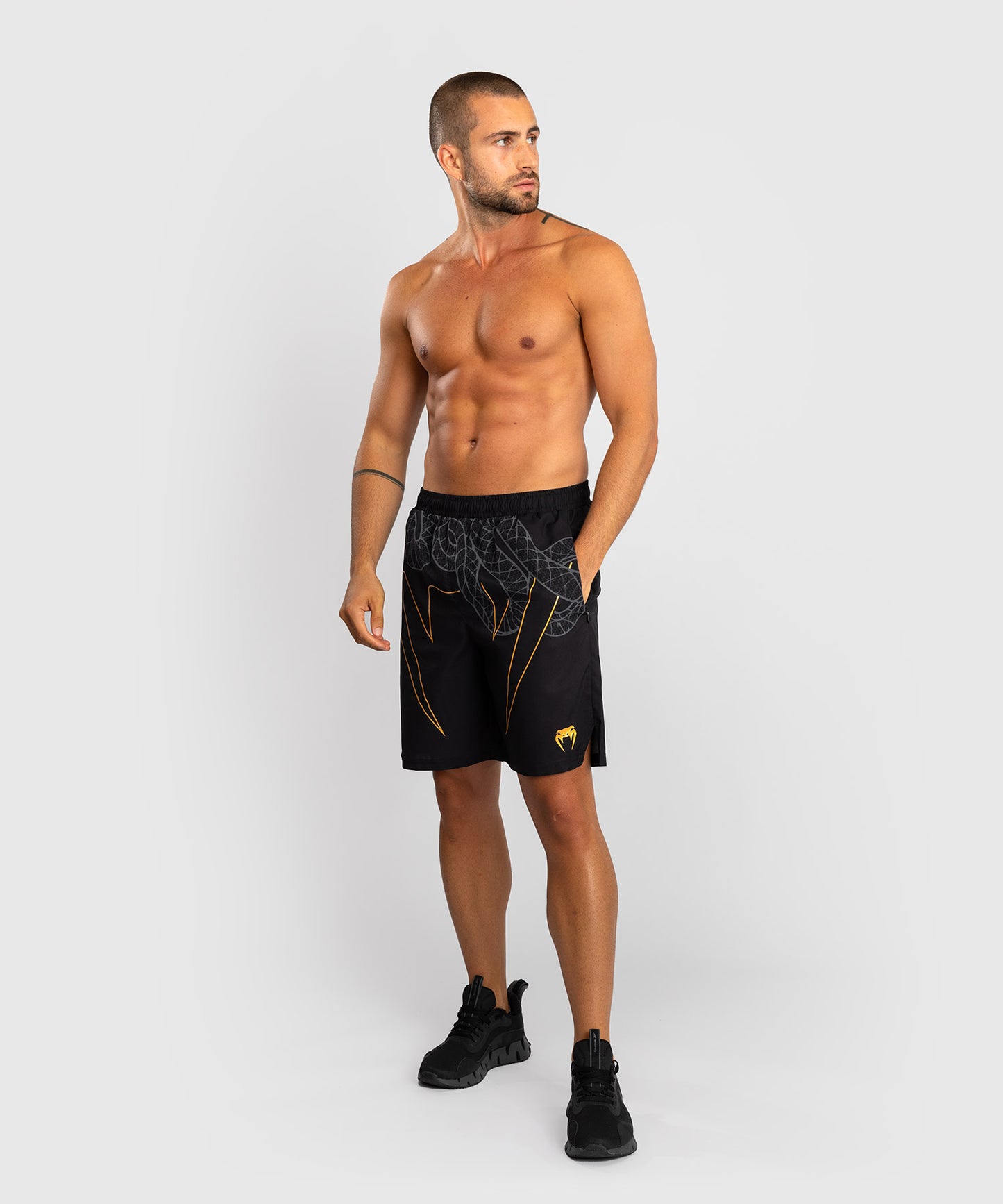 Venum Serpenti Pantalones Cortos de Entrenamiento – Negro/Plata/Dorado
