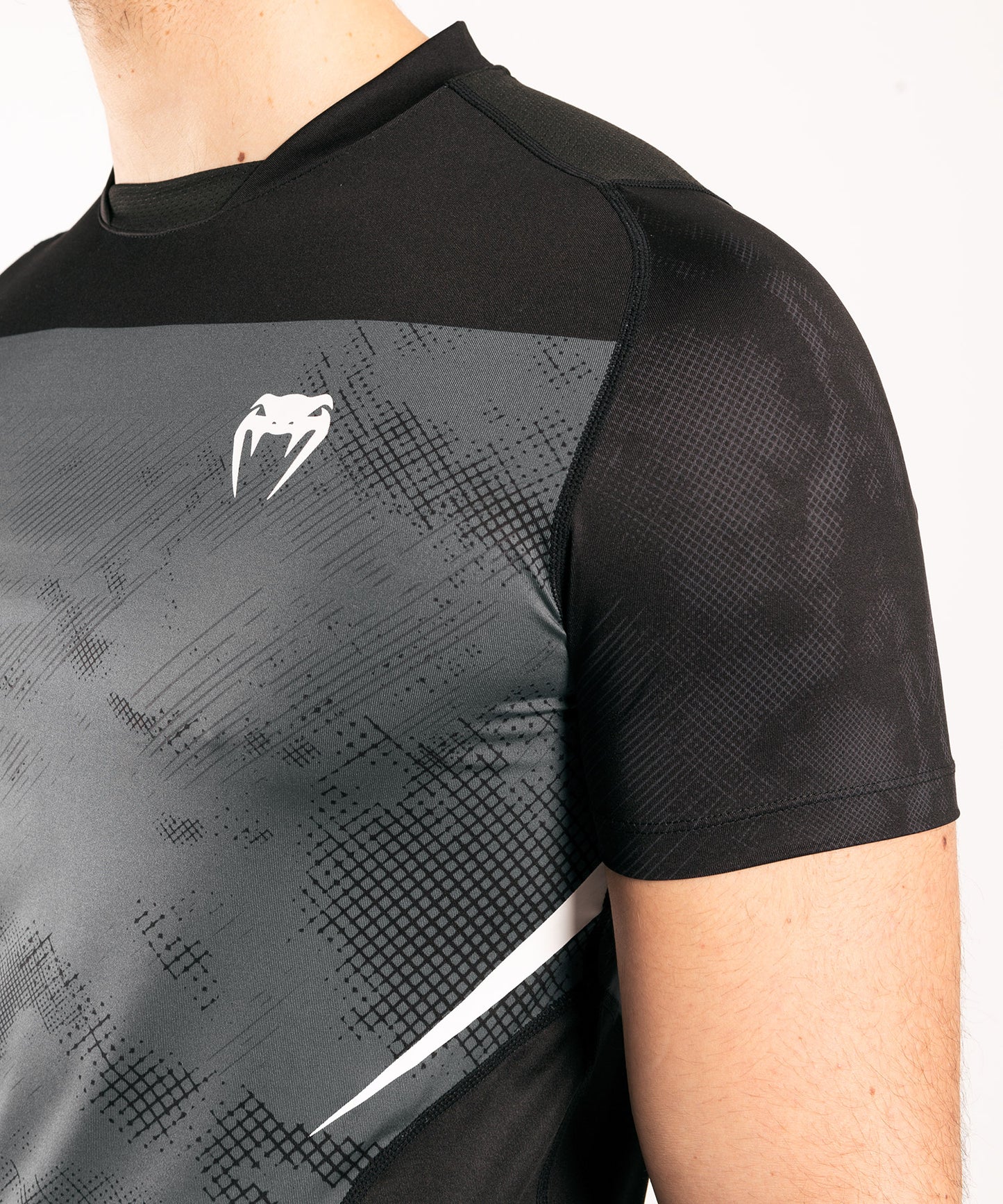 Camiseta Venum Sky247 Dry Tech - Negro/Gris
