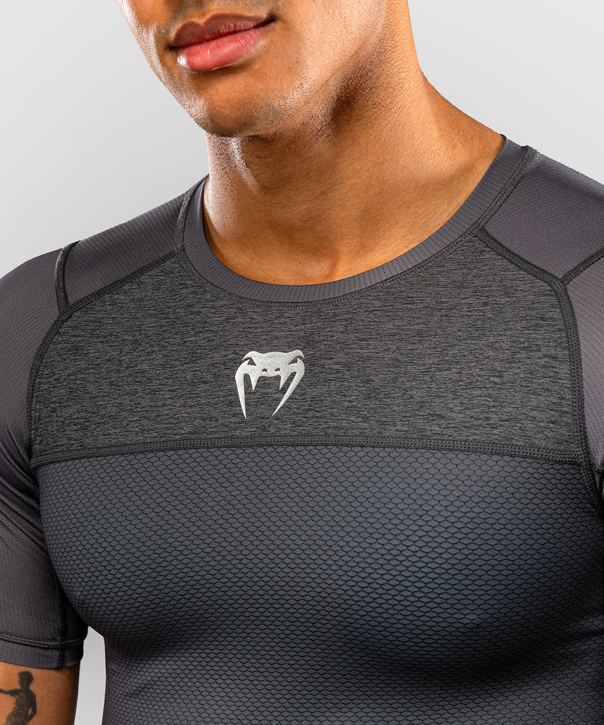 Rashguard manches courtes Venum G-Fit Scale - Gris