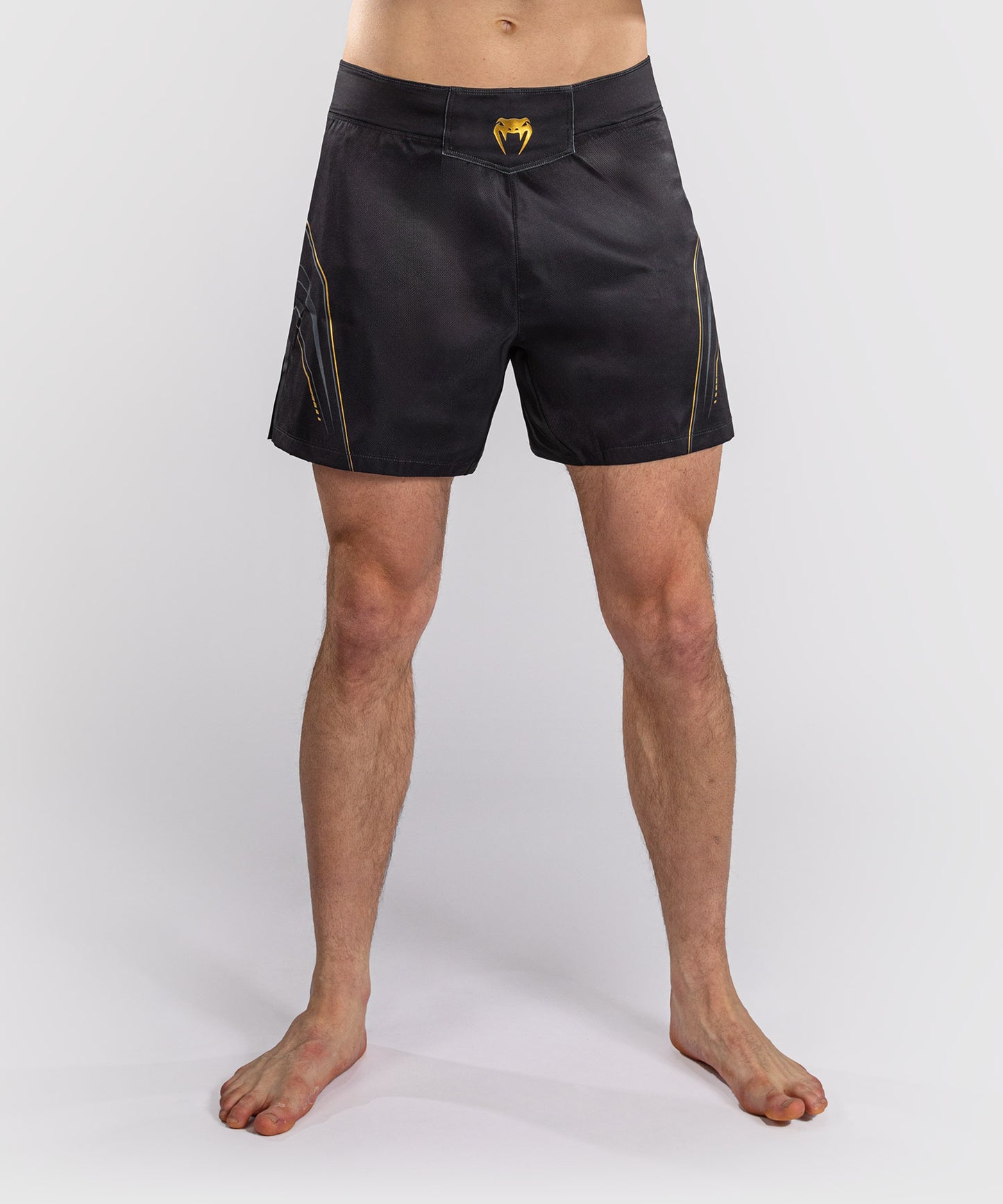 Venum Streamline Fightshorts – Schwarz/Gold